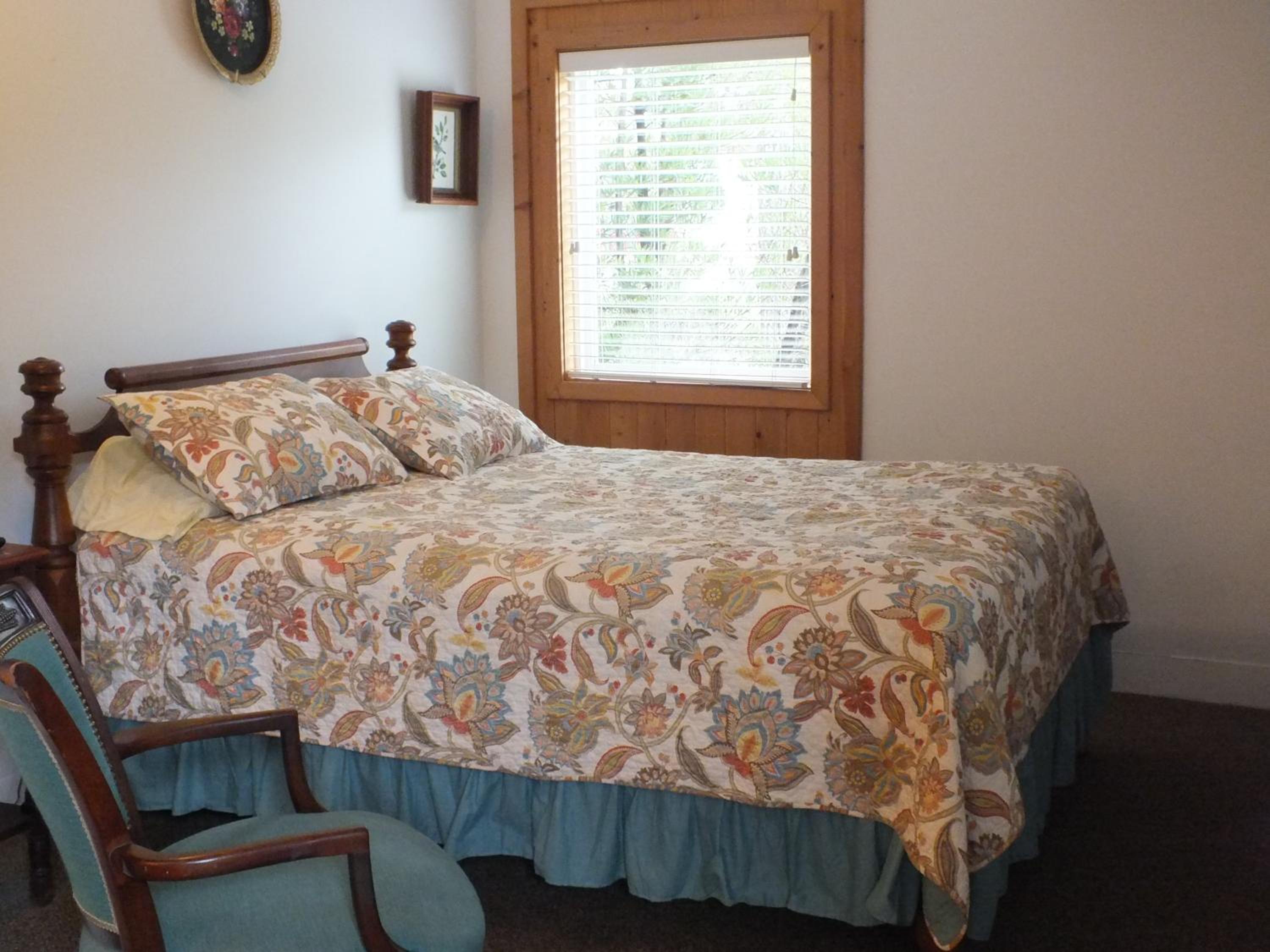 Queen Room - Non-Smoking - Photo 4