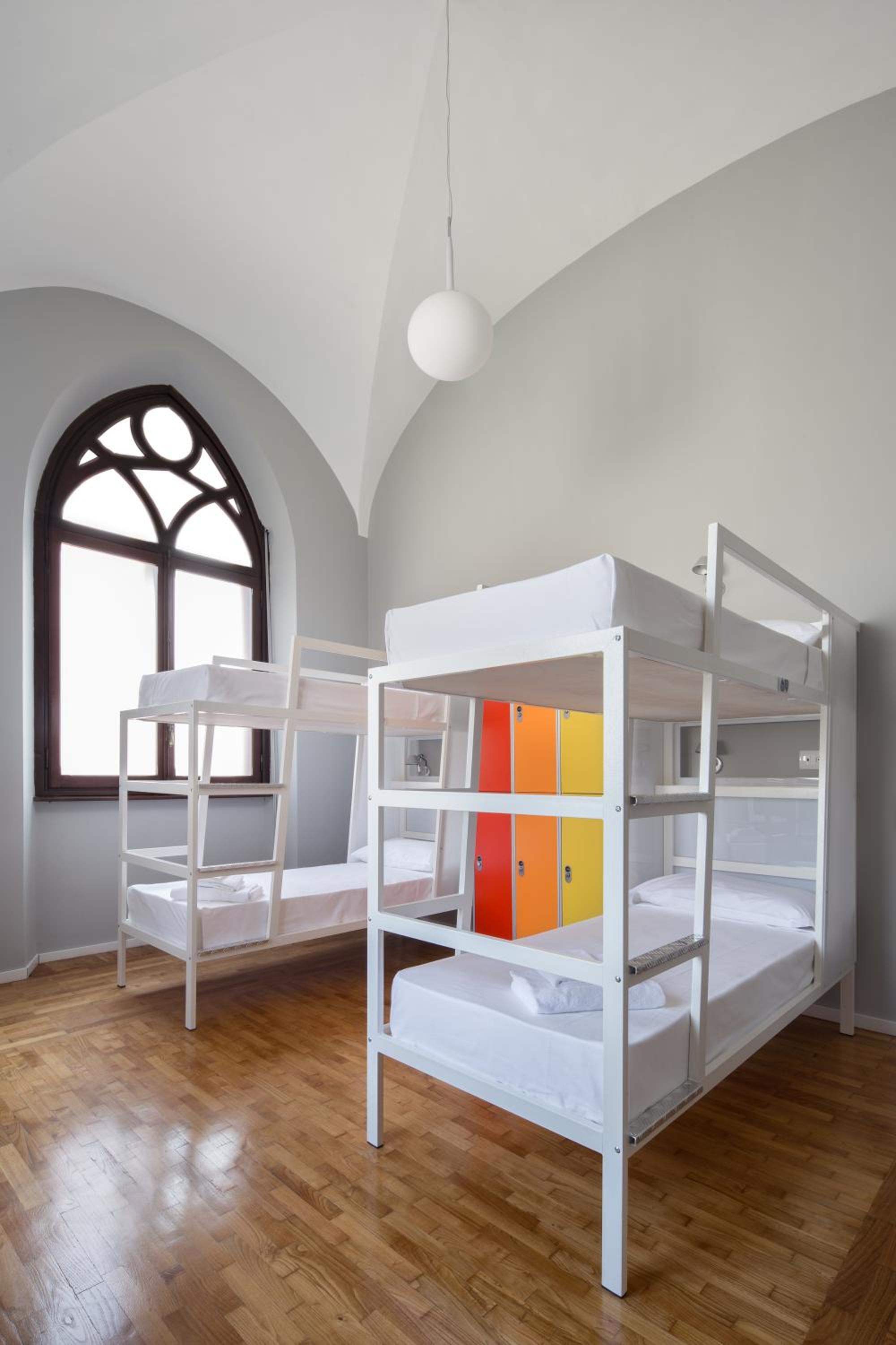 Bed in 8-Bed Mixed Dormitory Room photo 1