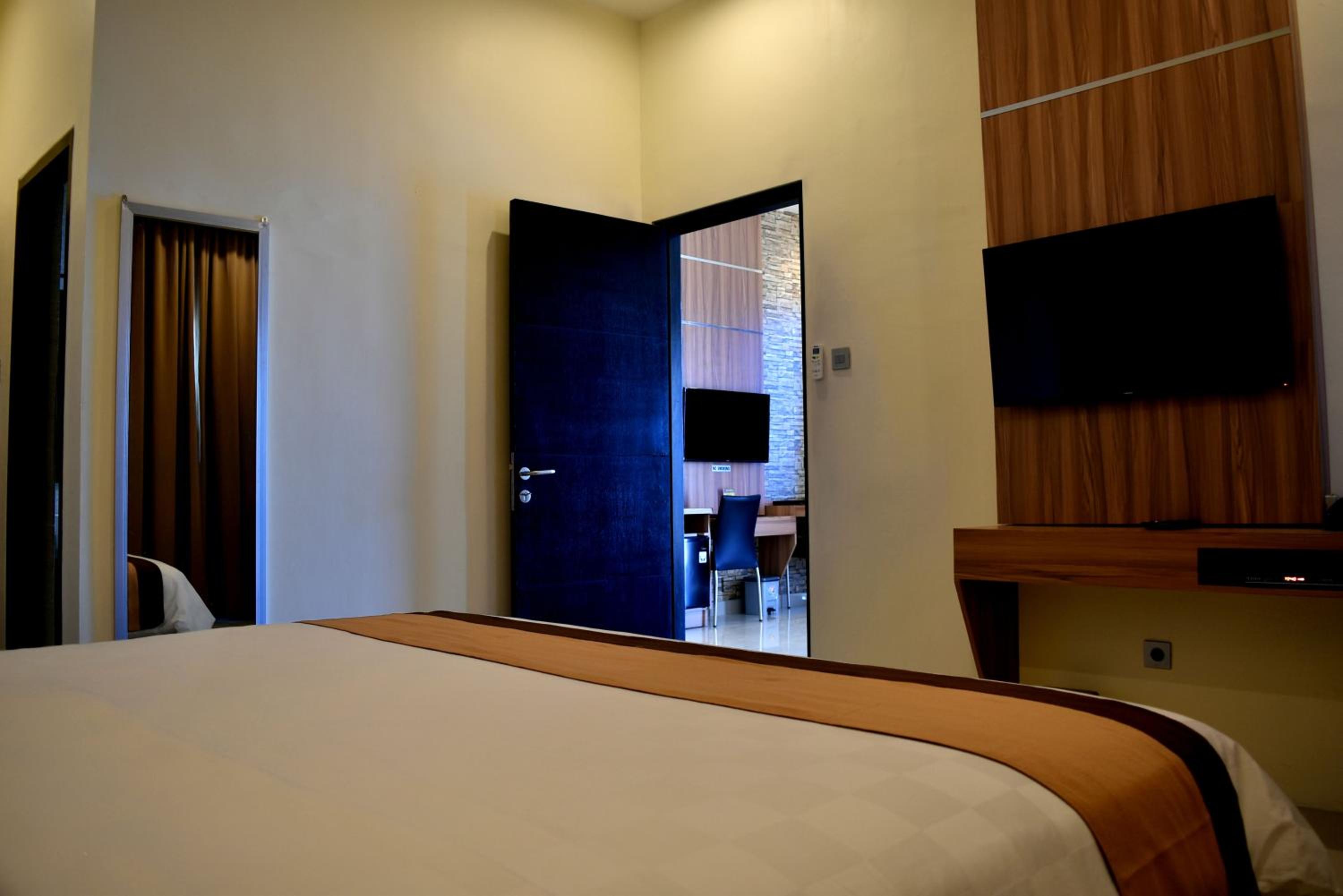Suite - Photo 1
