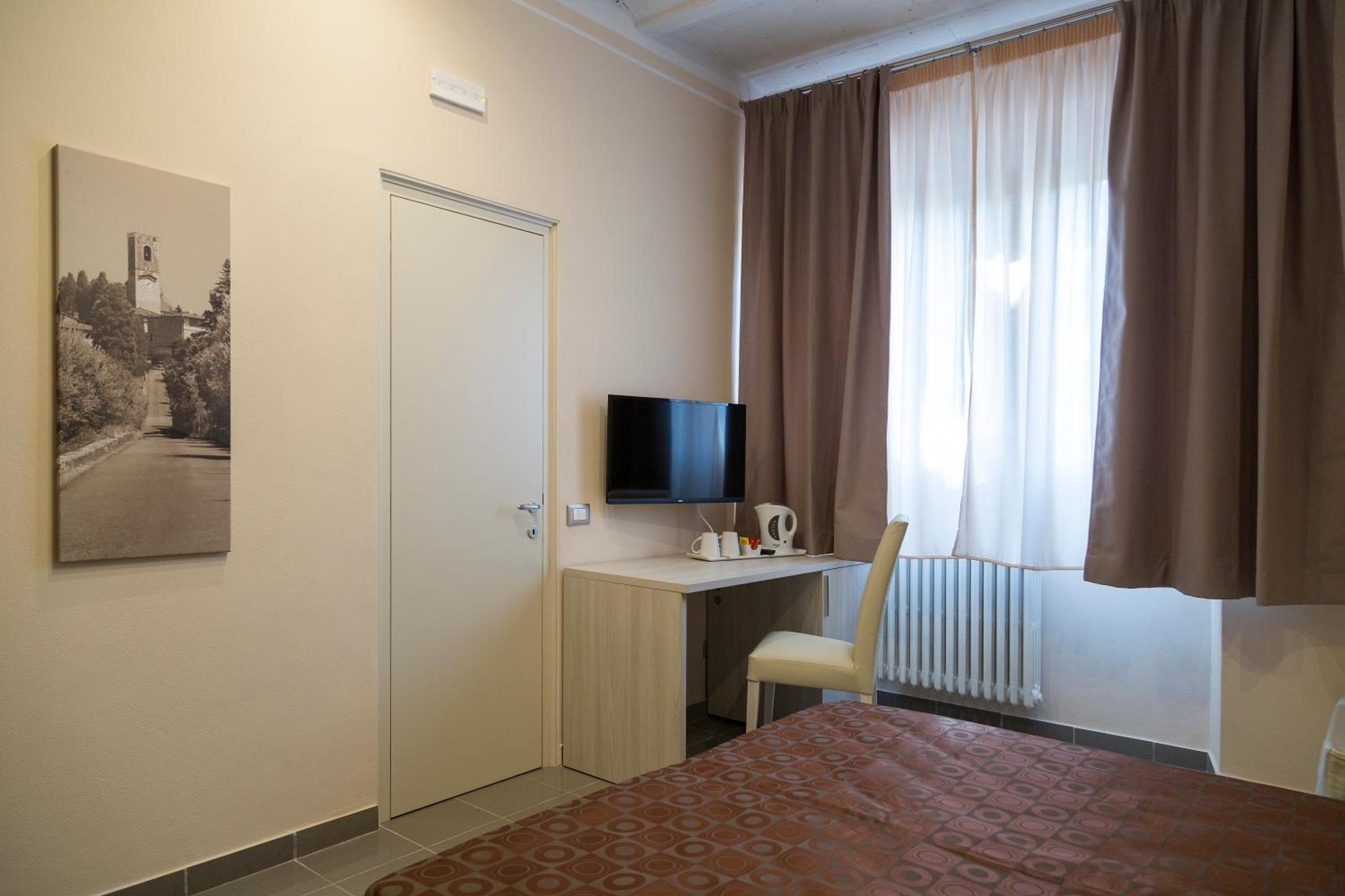 Double Room with Private Bathroom photo 2