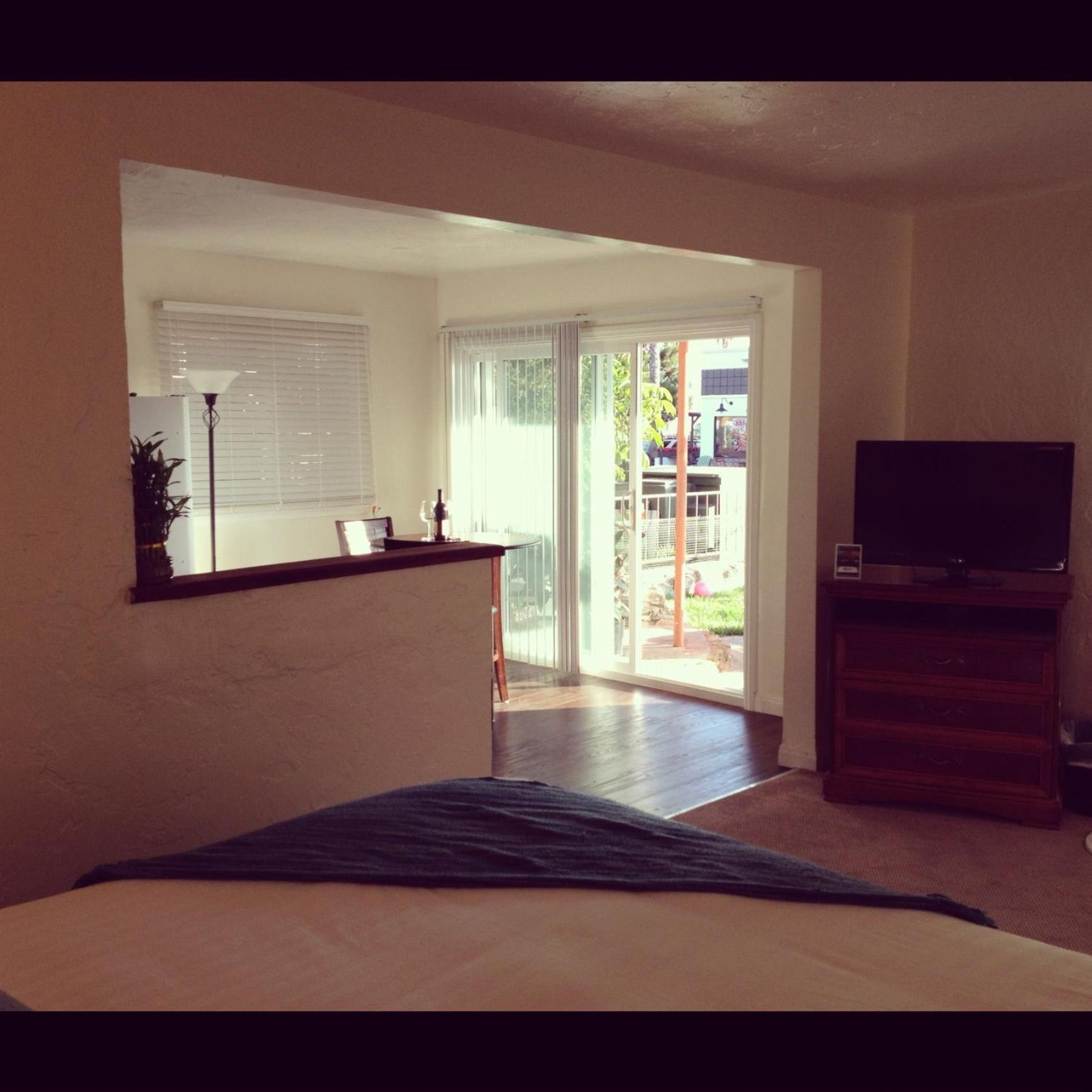 King Suite with Ocean View [No Pets] photo 3