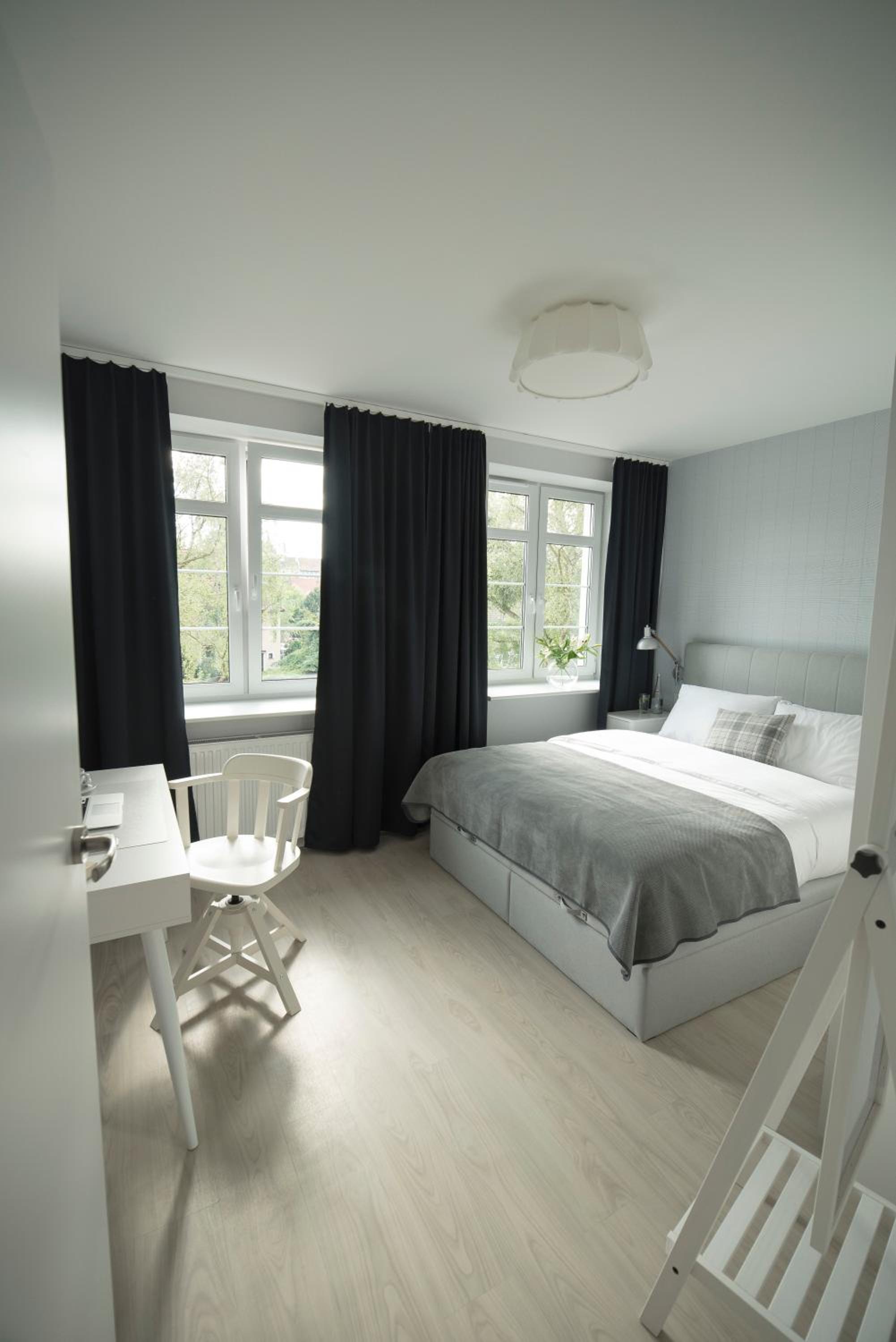 Apartment with Balcony - Photo 5