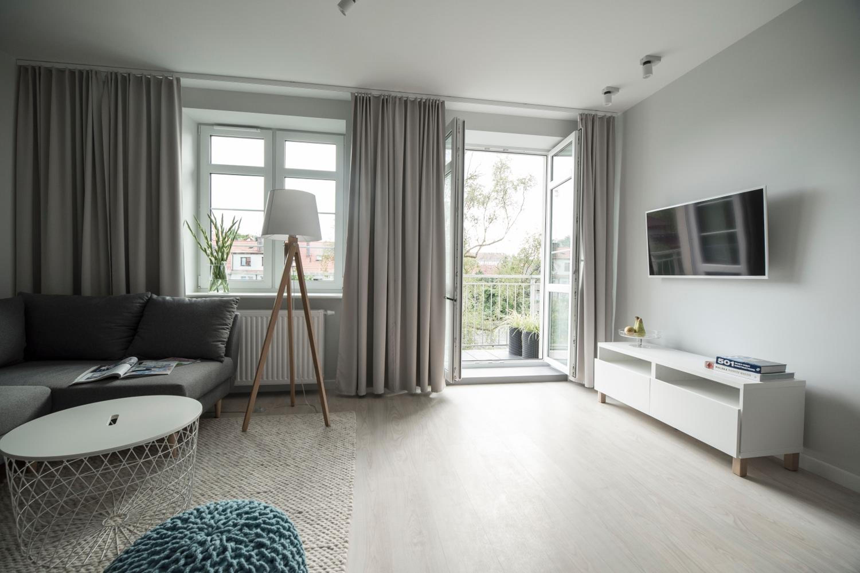 Apartment with Balcony - Photo 7