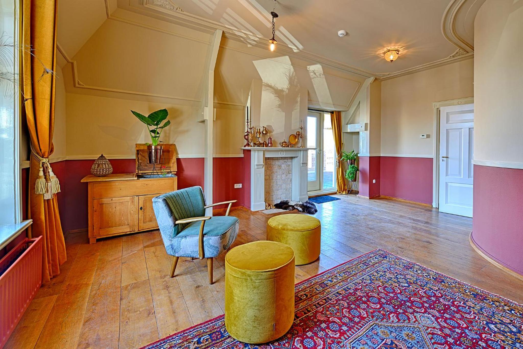 Deluxe King Suite photo 1