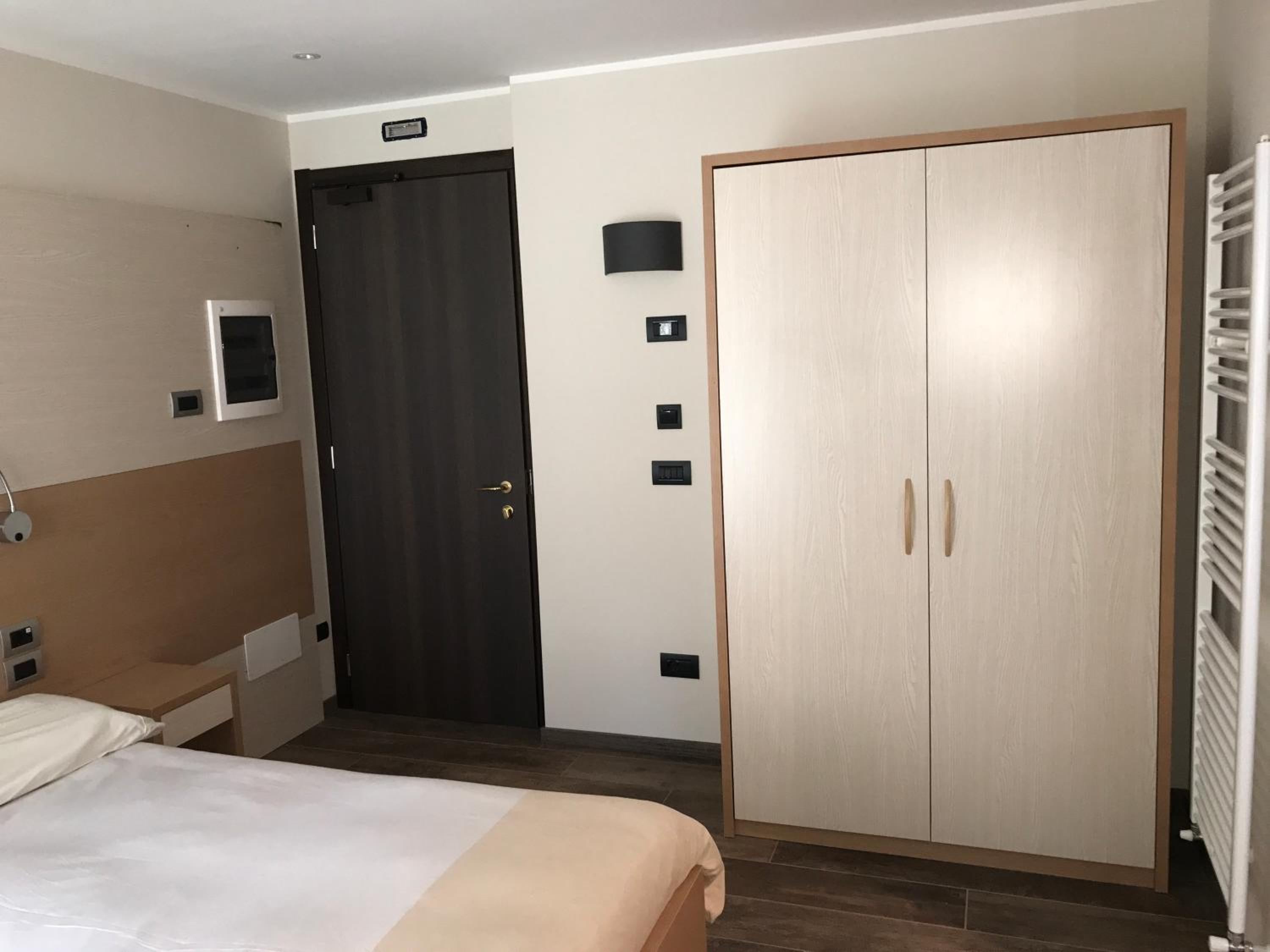 Standard Double Room - Photo 5