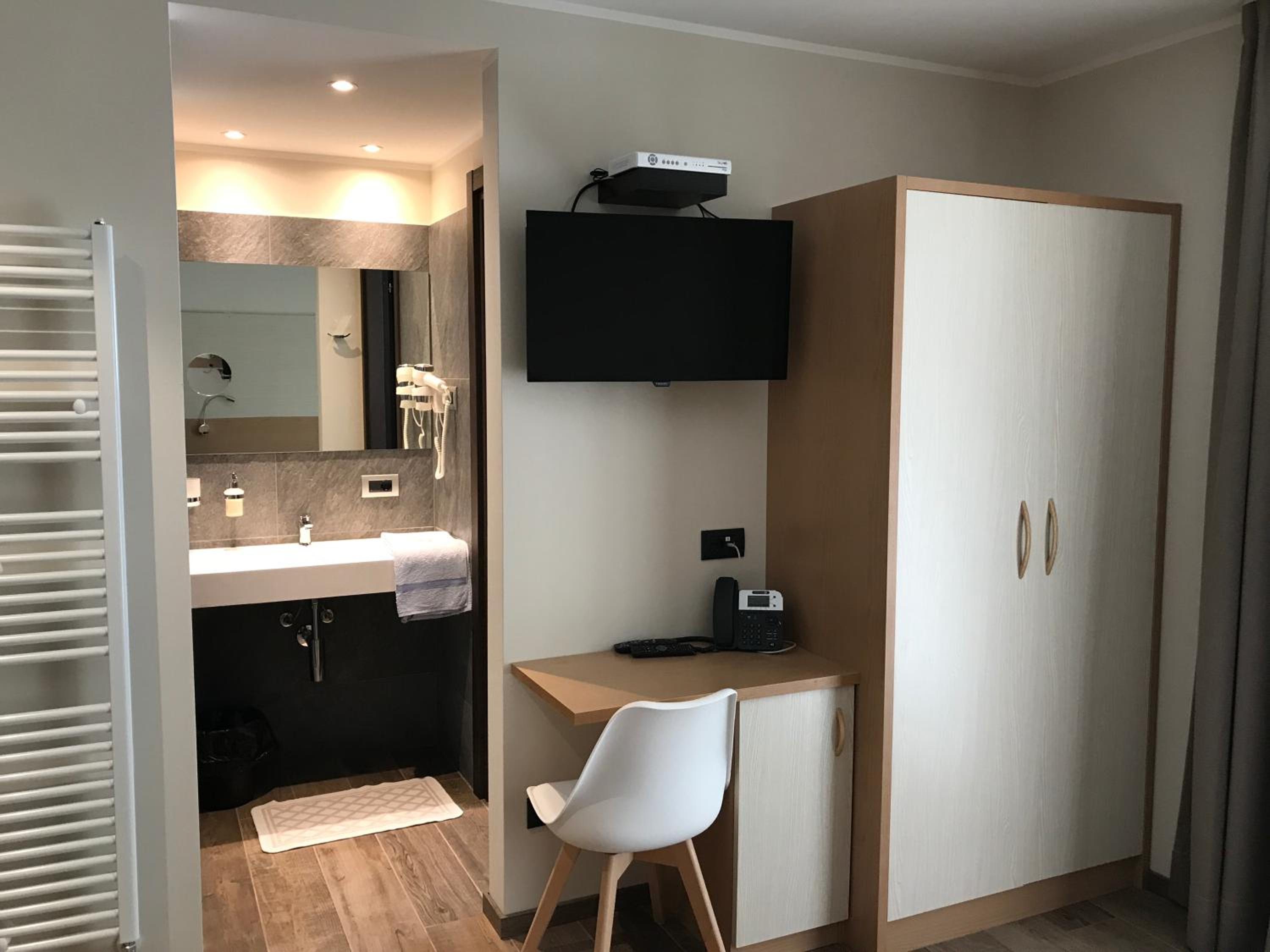 Superior Triple Room - Photo 13