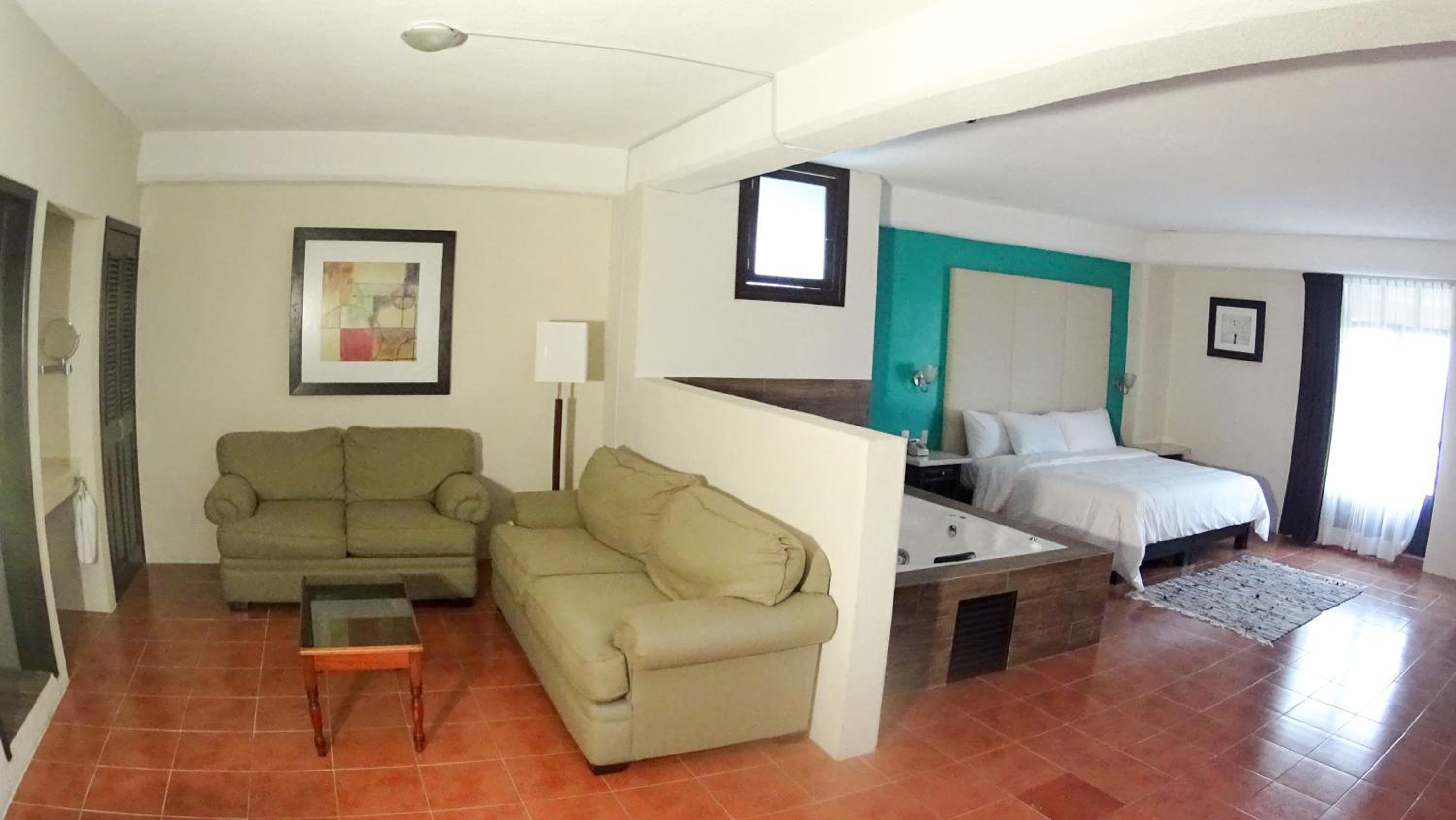 Suite with Hot Tub photo 1