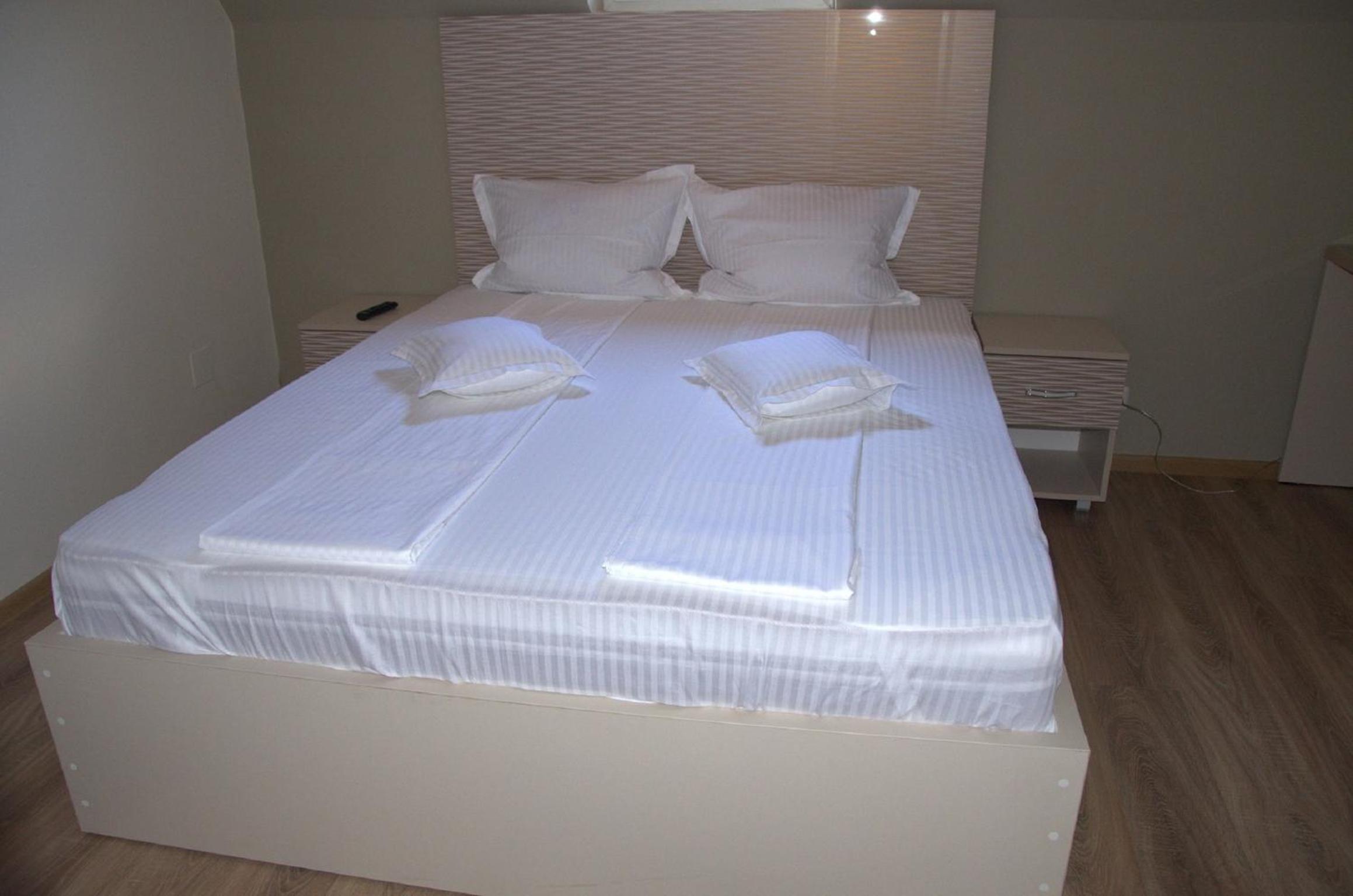 Double Room - Photo 2