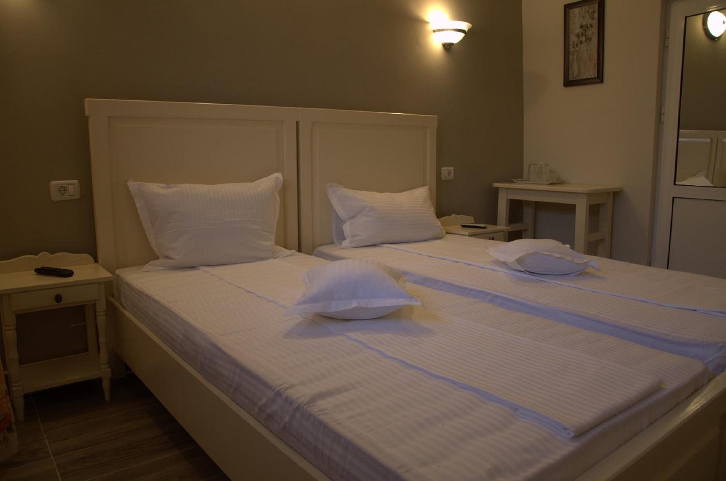 Twin Room - Photo 1