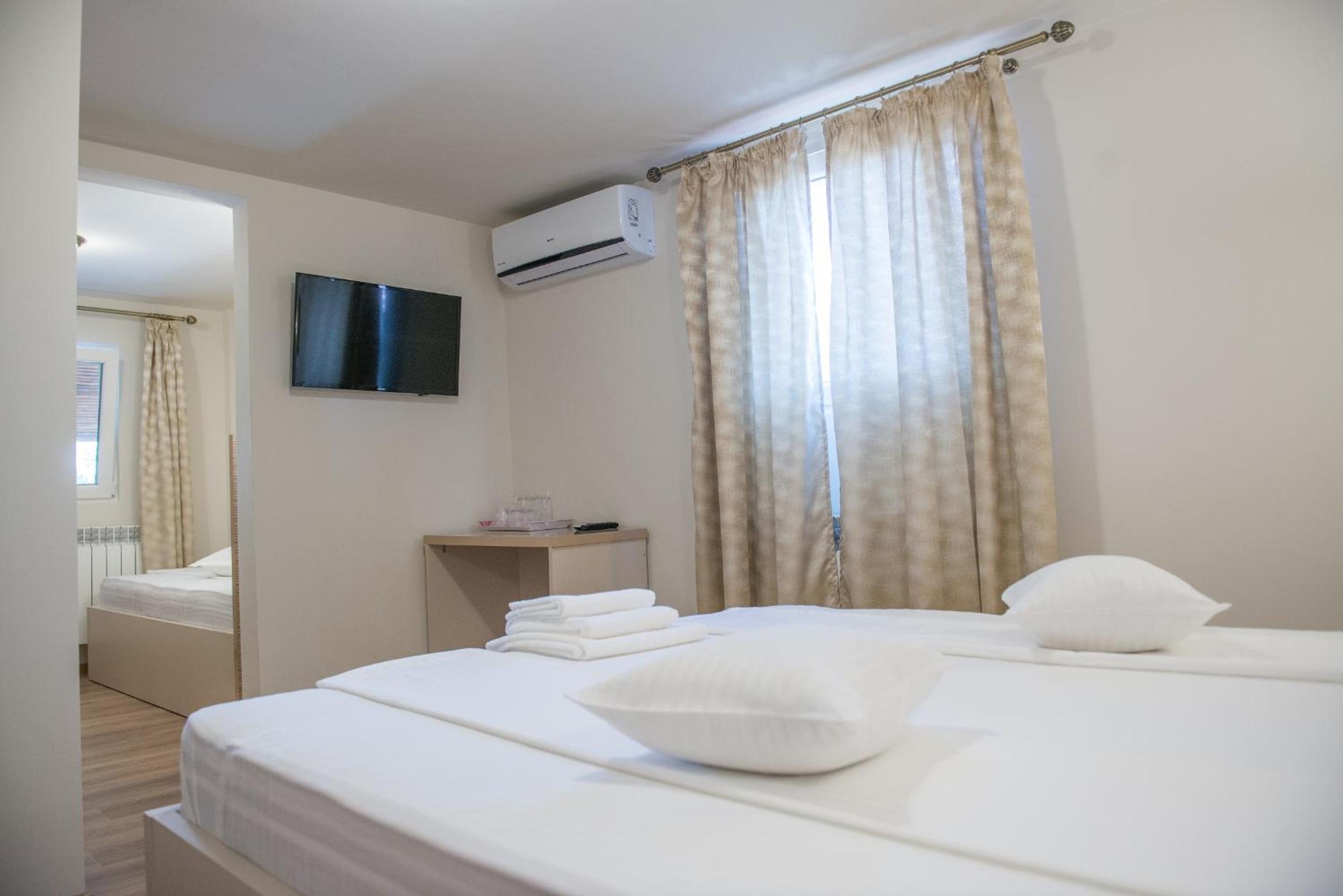 Triple Room - Photo 16