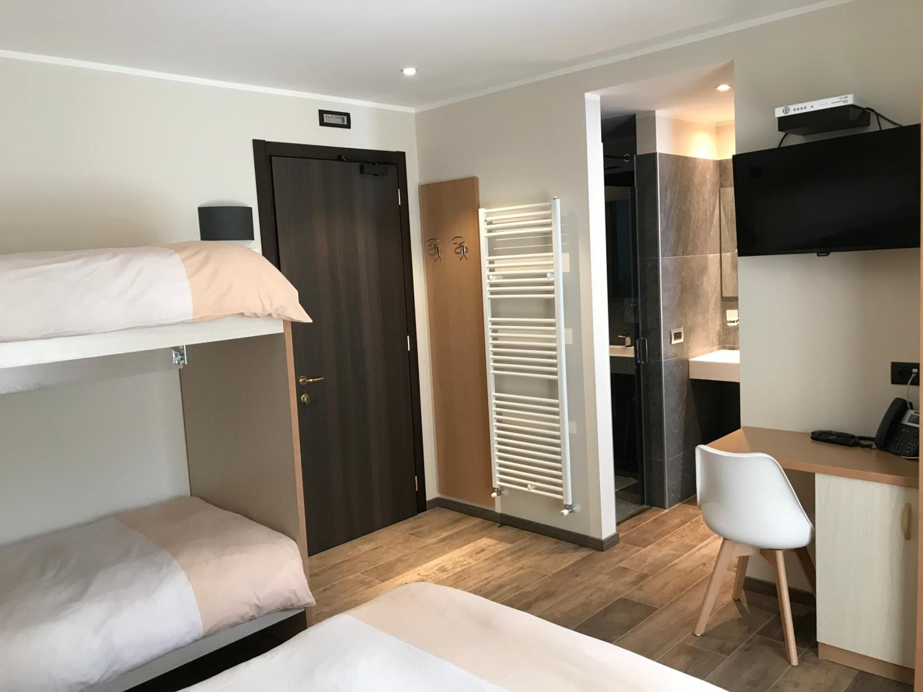 Superior Triple Room - Photo 8