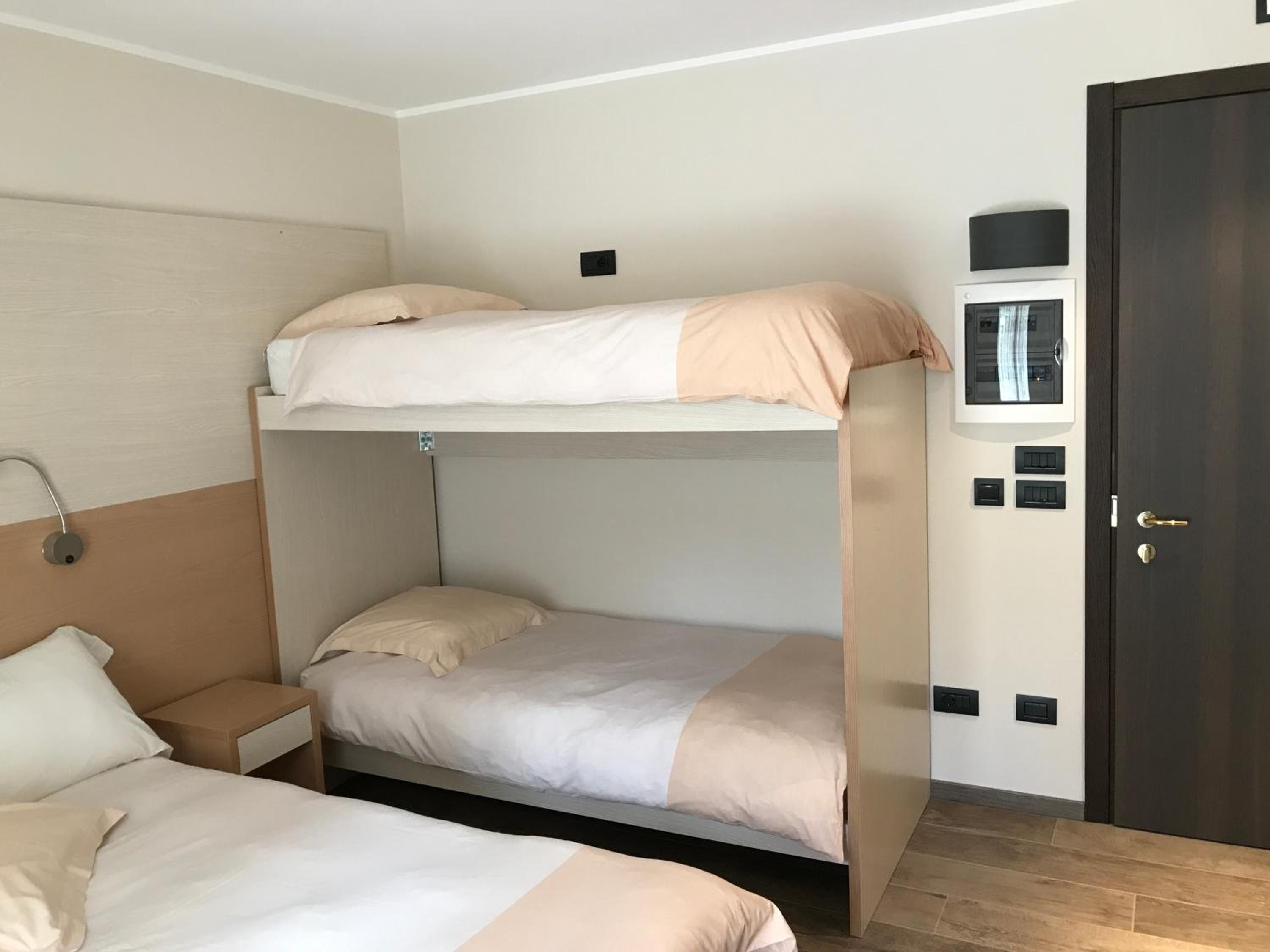 Superior Triple Room - Photo 9