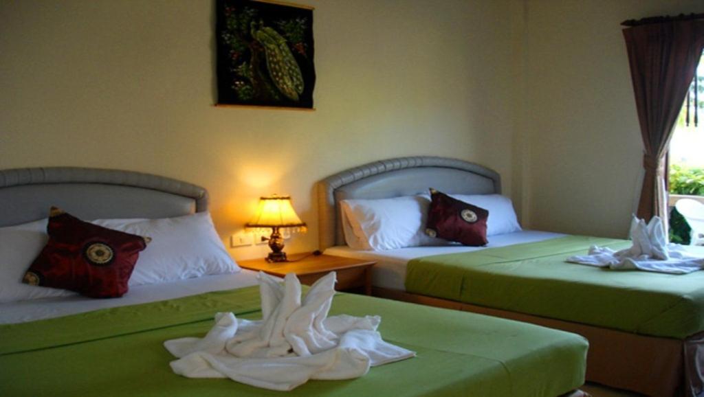 Deluxe Double Room with Balcony - Photo 13