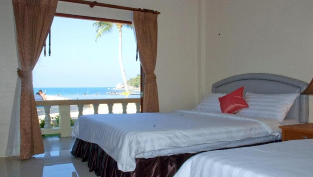 Bungalow with Pool View - Photo 1