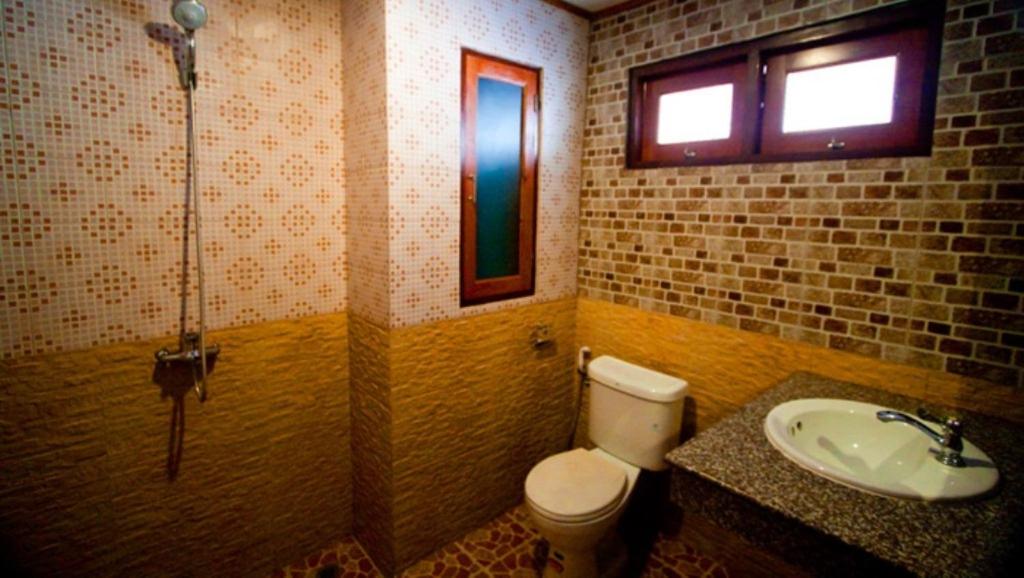 Deluxe Double Room with Balcony - Photo 7