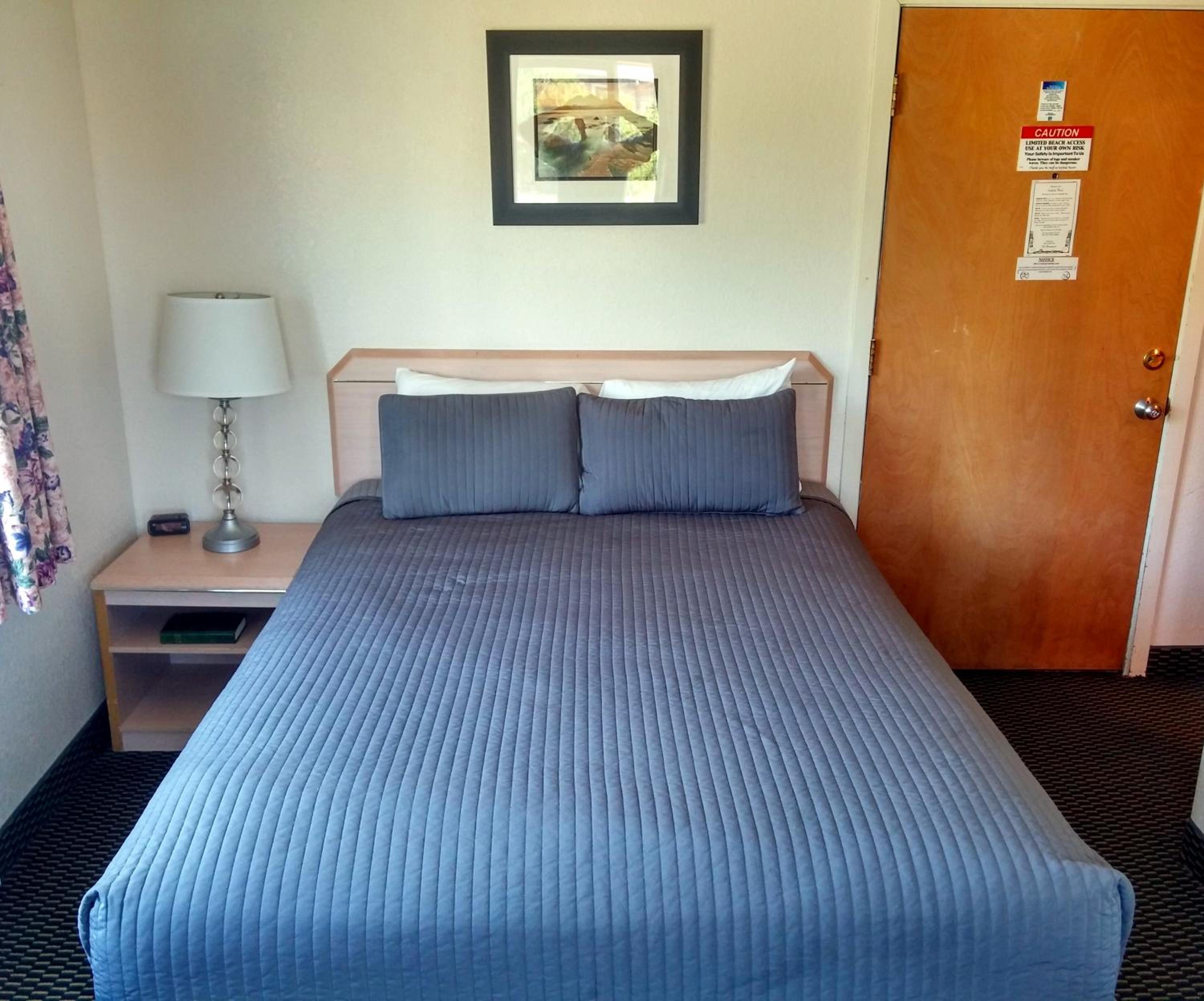 Standard Room - NonView - Non-pet photo 1