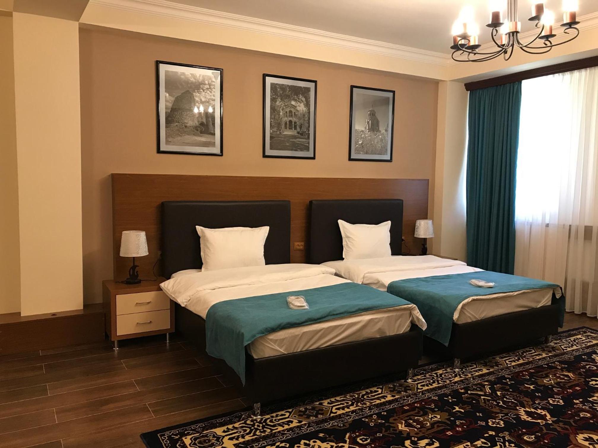 Large Twin Room photo 1