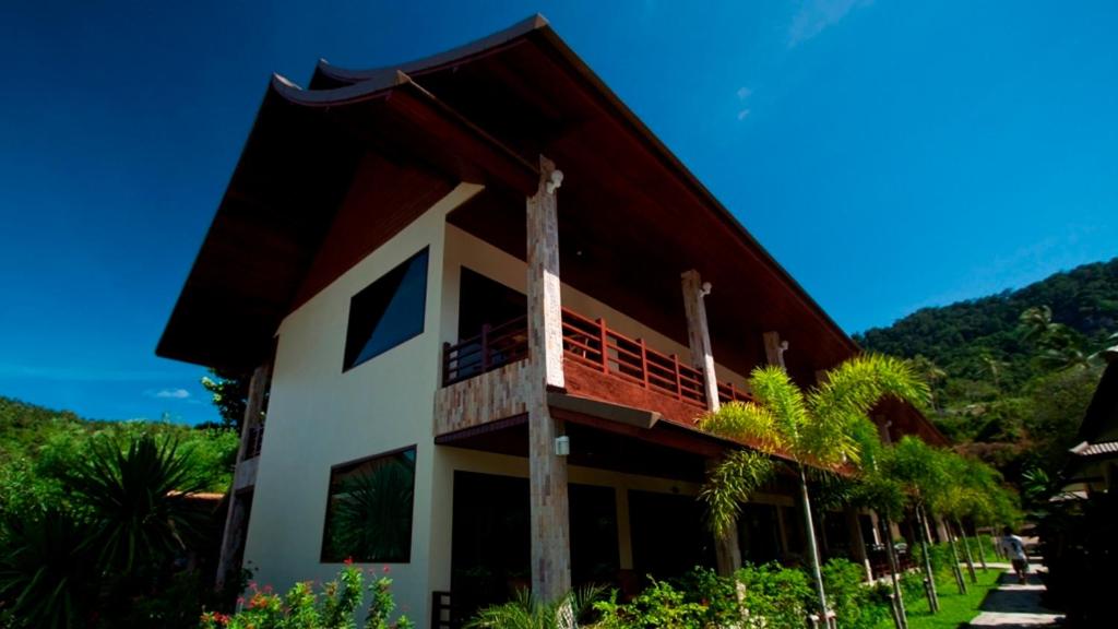 Deluxe Double Room with Balcony - Photo 5