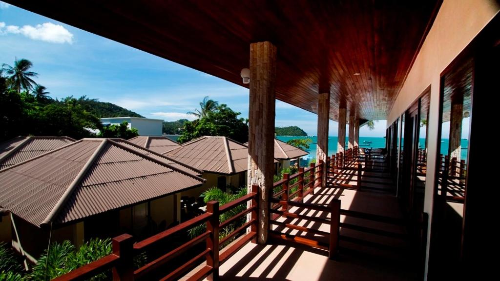 Deluxe Double Room with Balcony - Photo 6