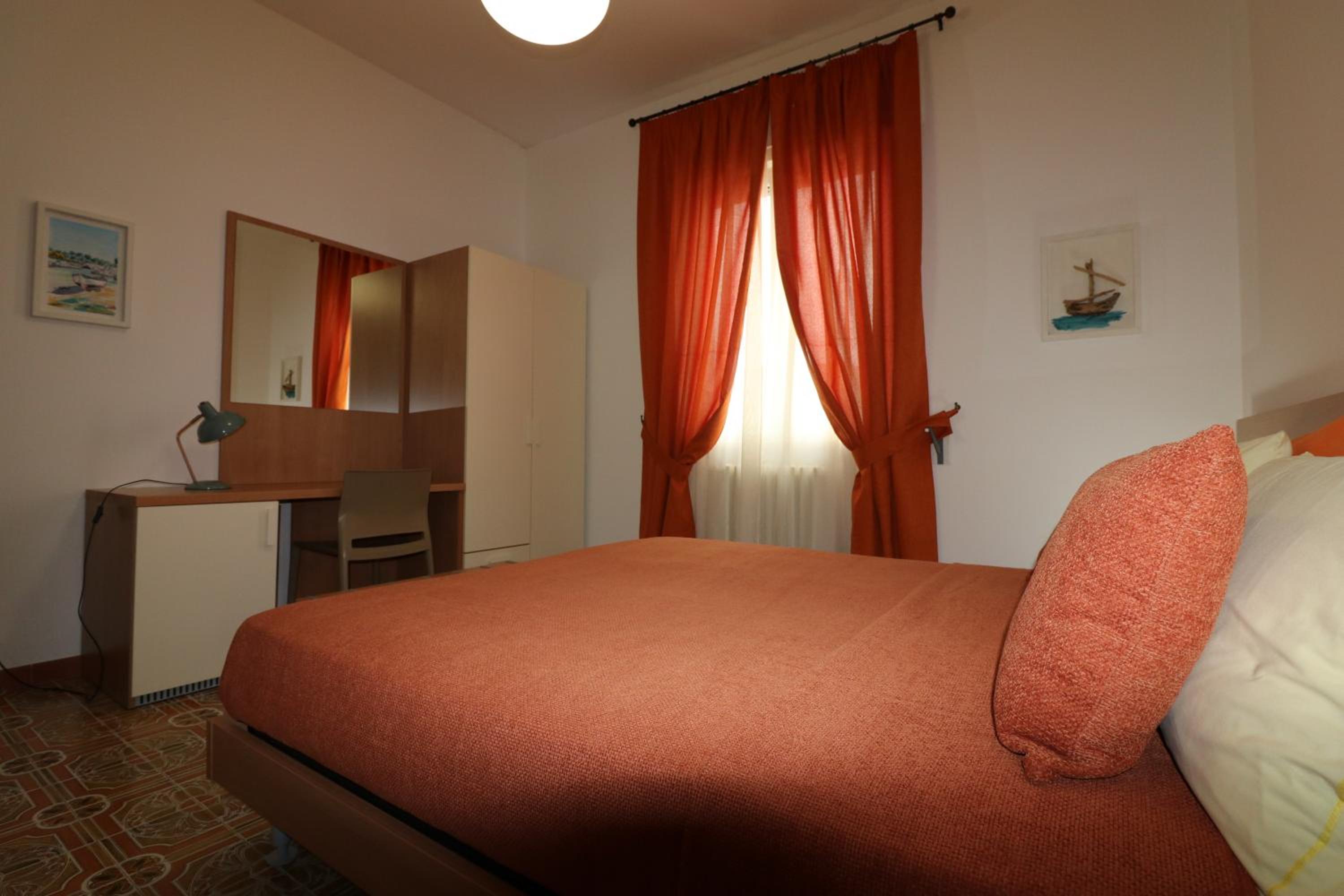 Double or Twin Room with Private Bathroom - Photo 1