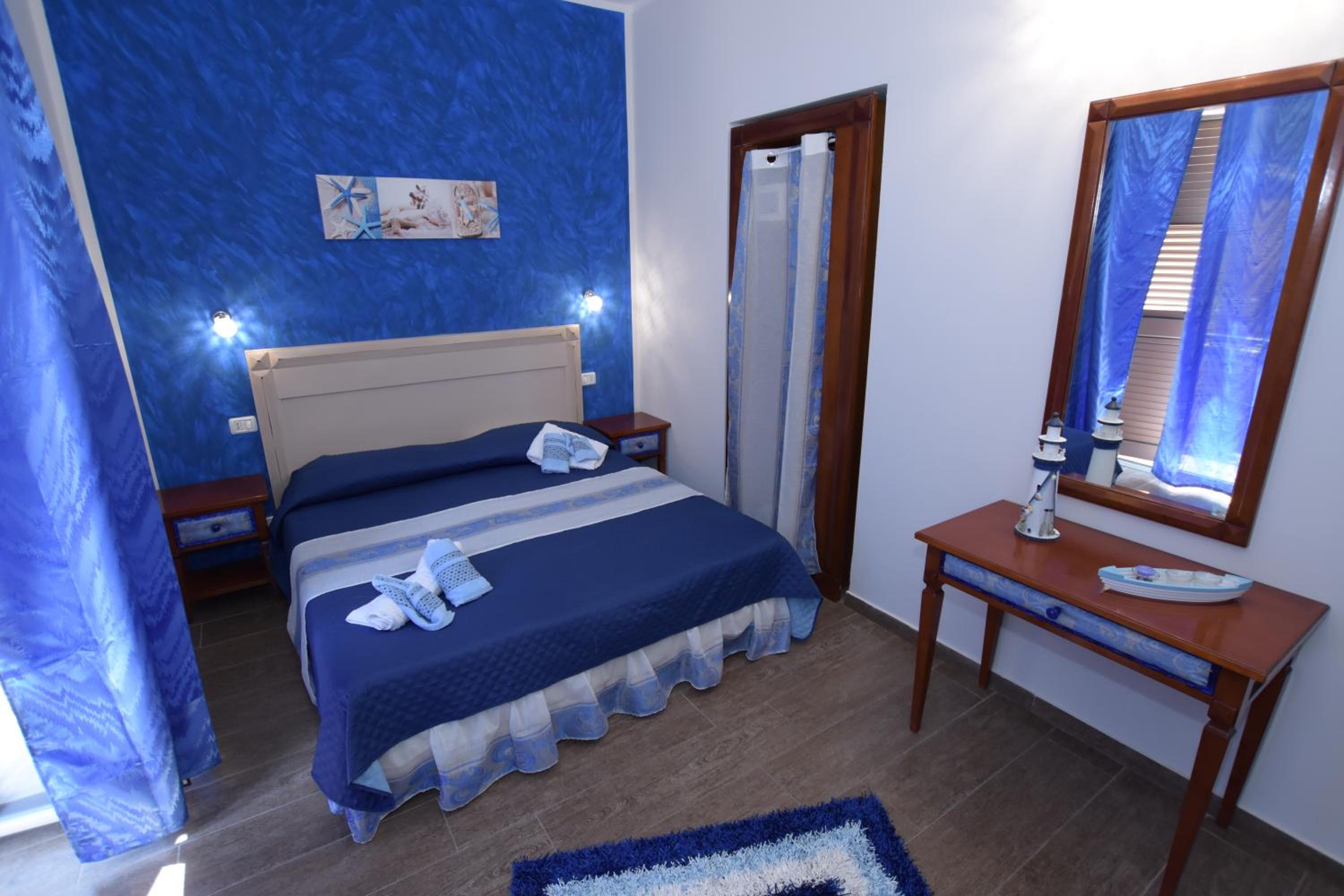 Superior Double or Twin Room with City View - Photo 3