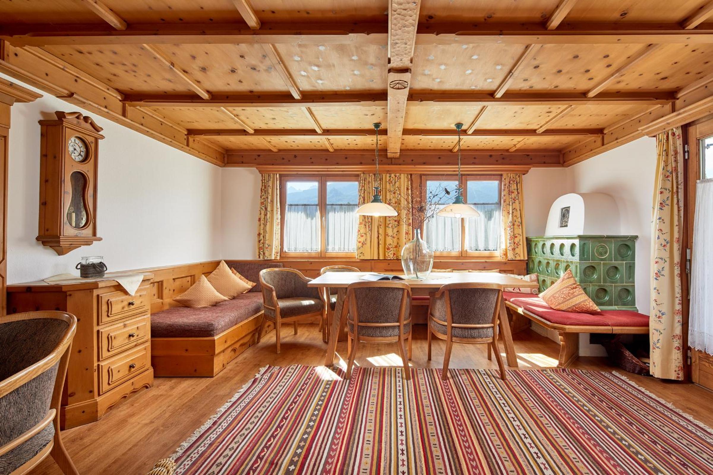 Five-Bedroom House photo 2