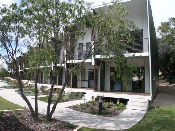 Two-Bedroom Townhouse with Two Bathrooms photo 3