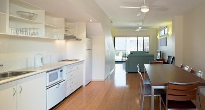 Two-Bedroom Townhouse with Two Bathrooms photo 2