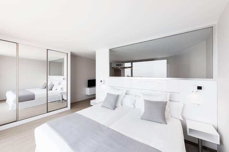 One-Bedroom Apartment with Sea View - Photo 1