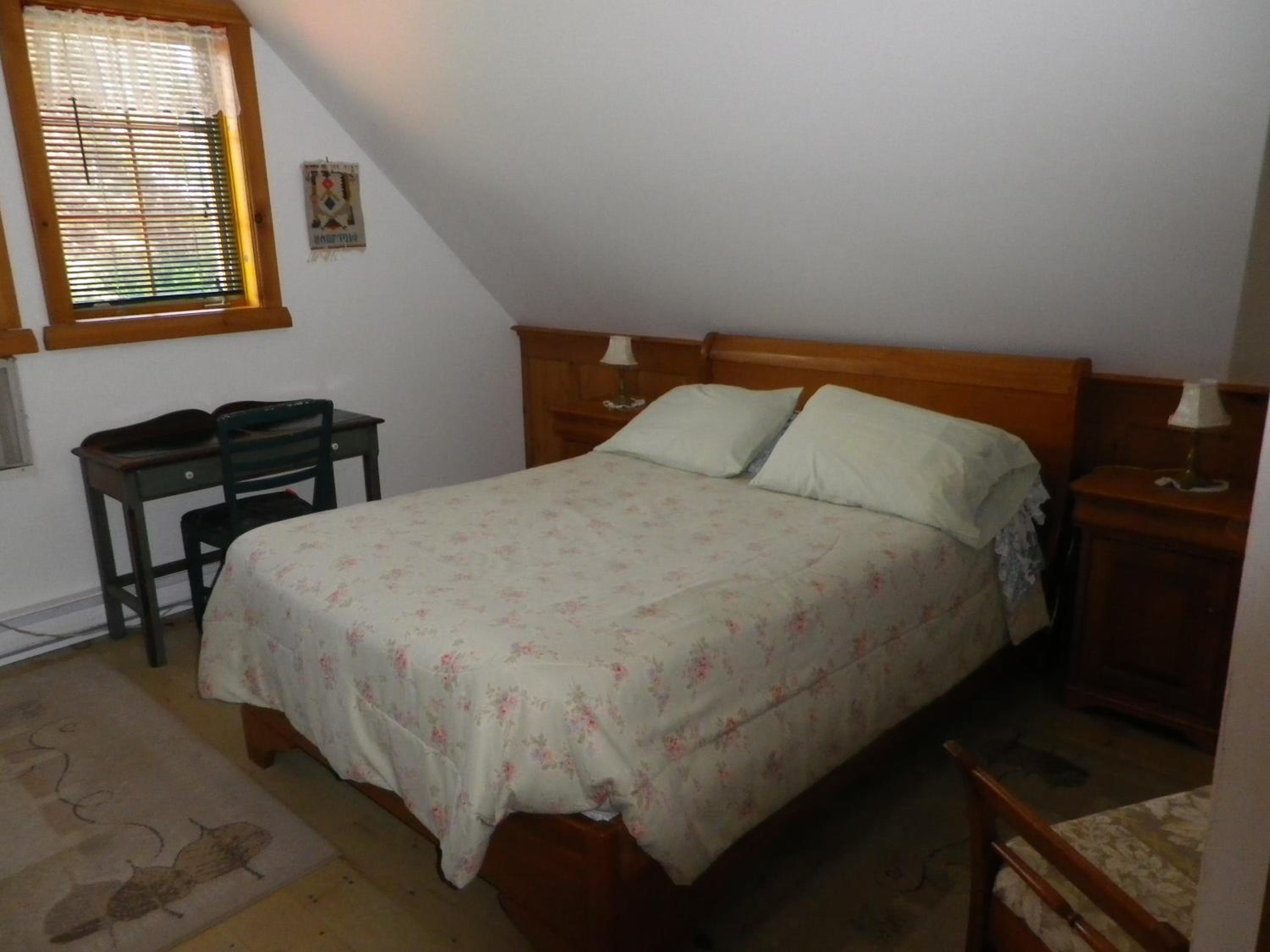 Family Room with Private Bathroom - Photo 2