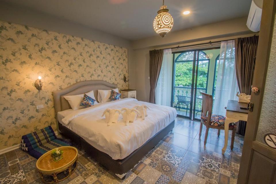 Superior Double Room with City View - Photo 1