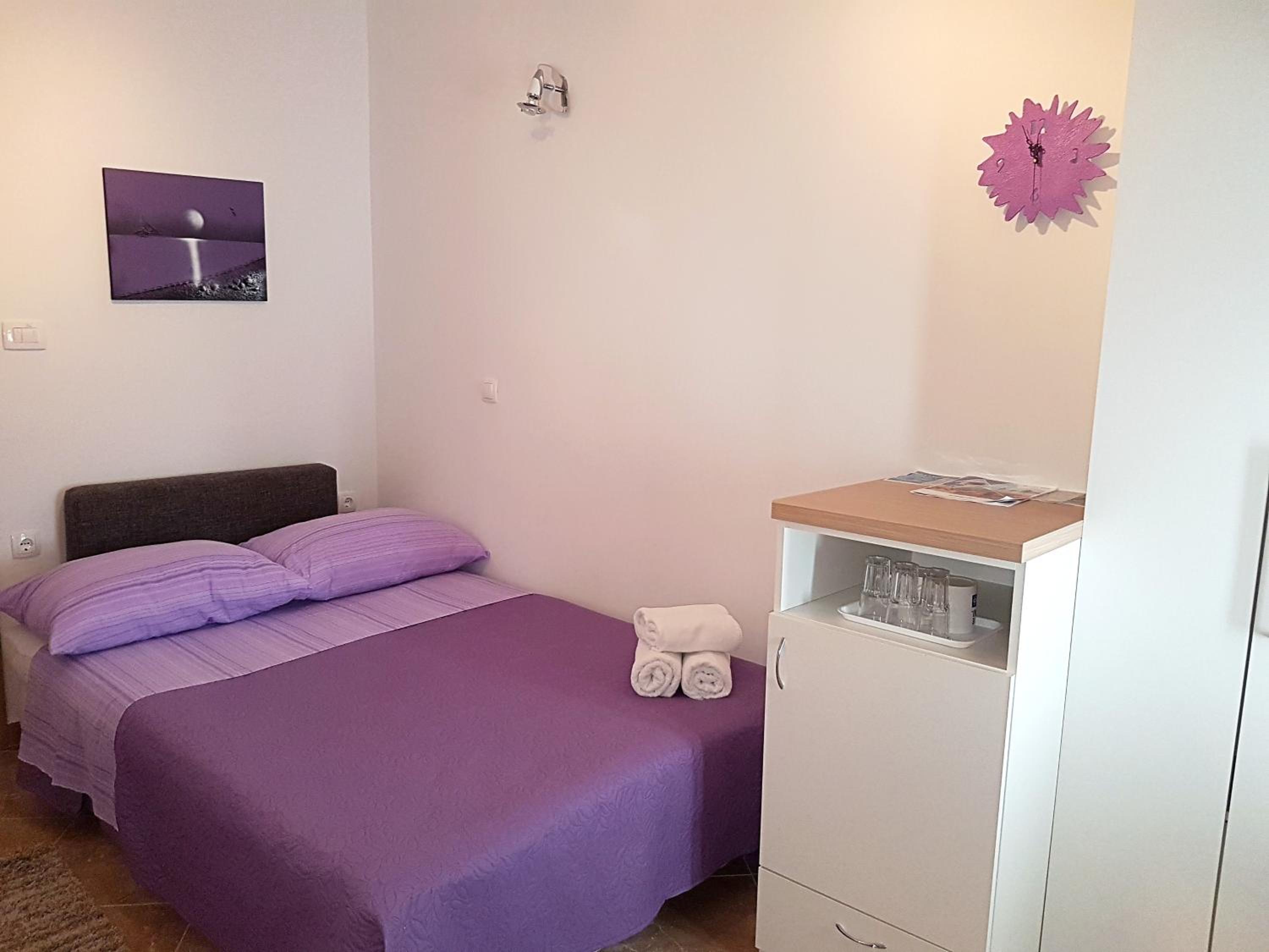 Room with Private Bathroom - Photo 9