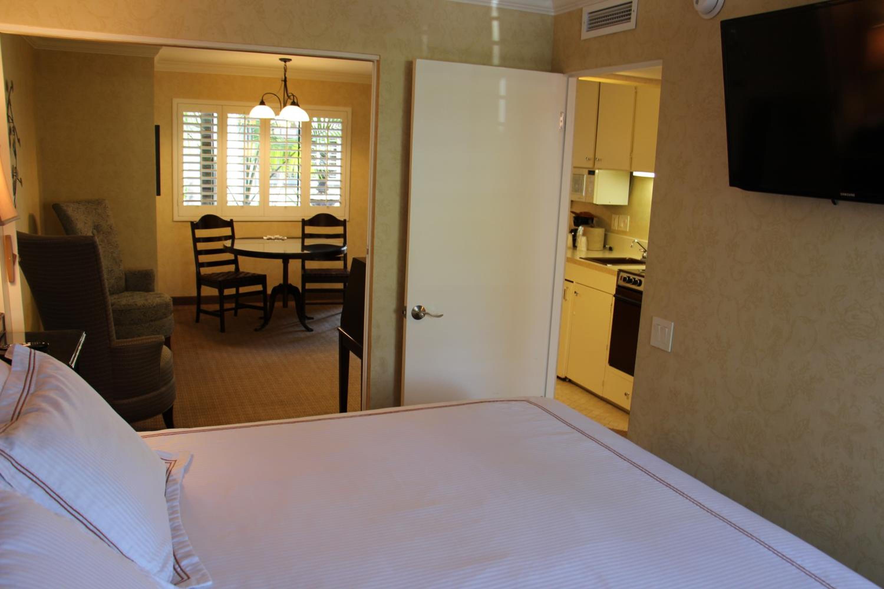 Junior King Suite photo 3