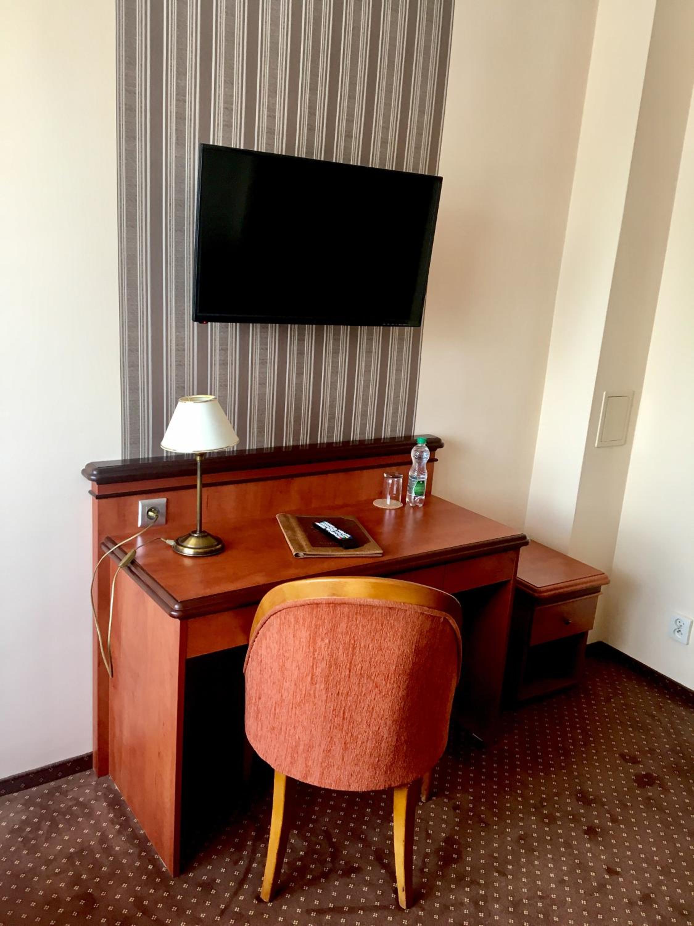 Standard Double Room - Photo 9