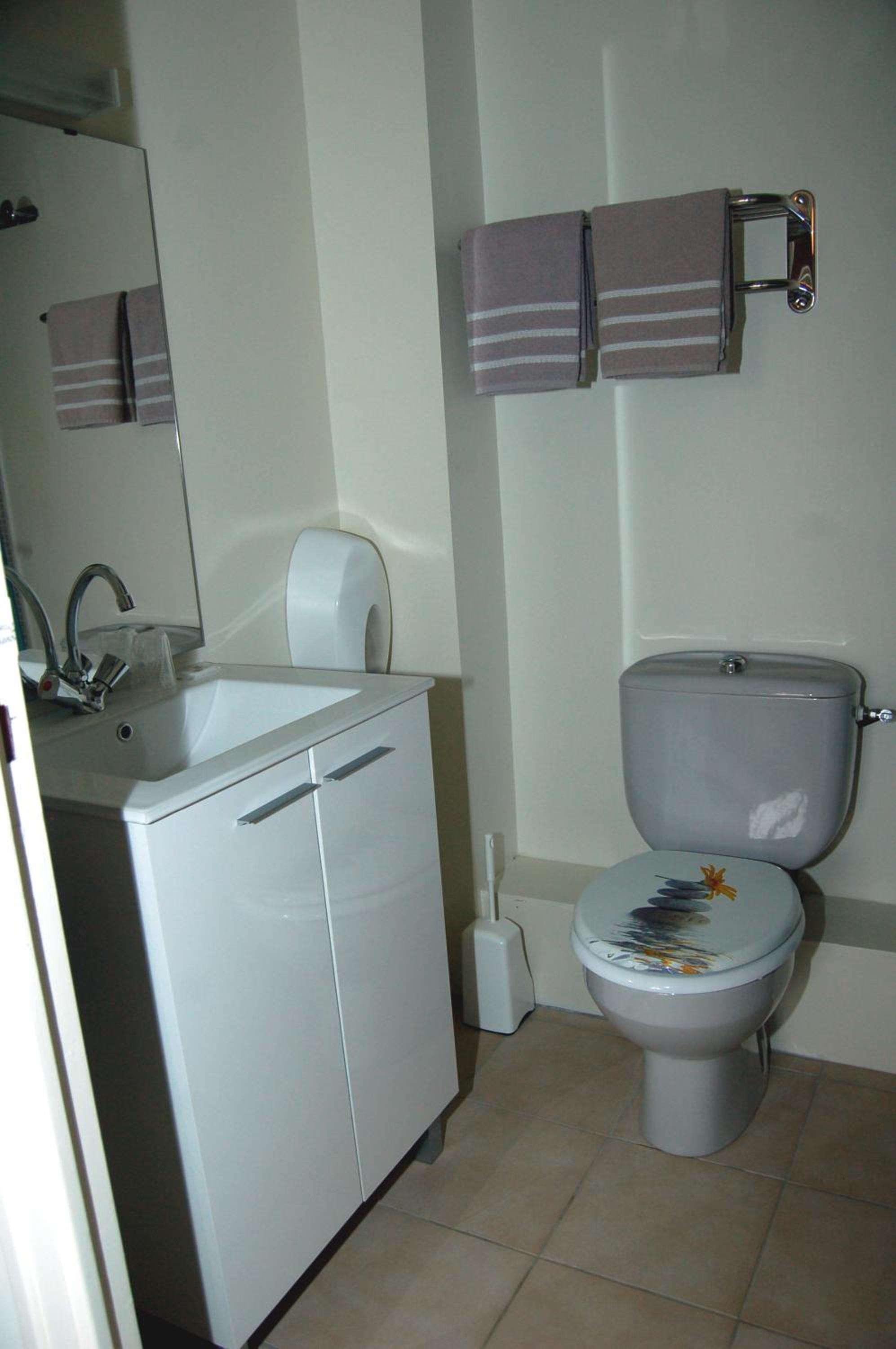 Family Room - Photo 3