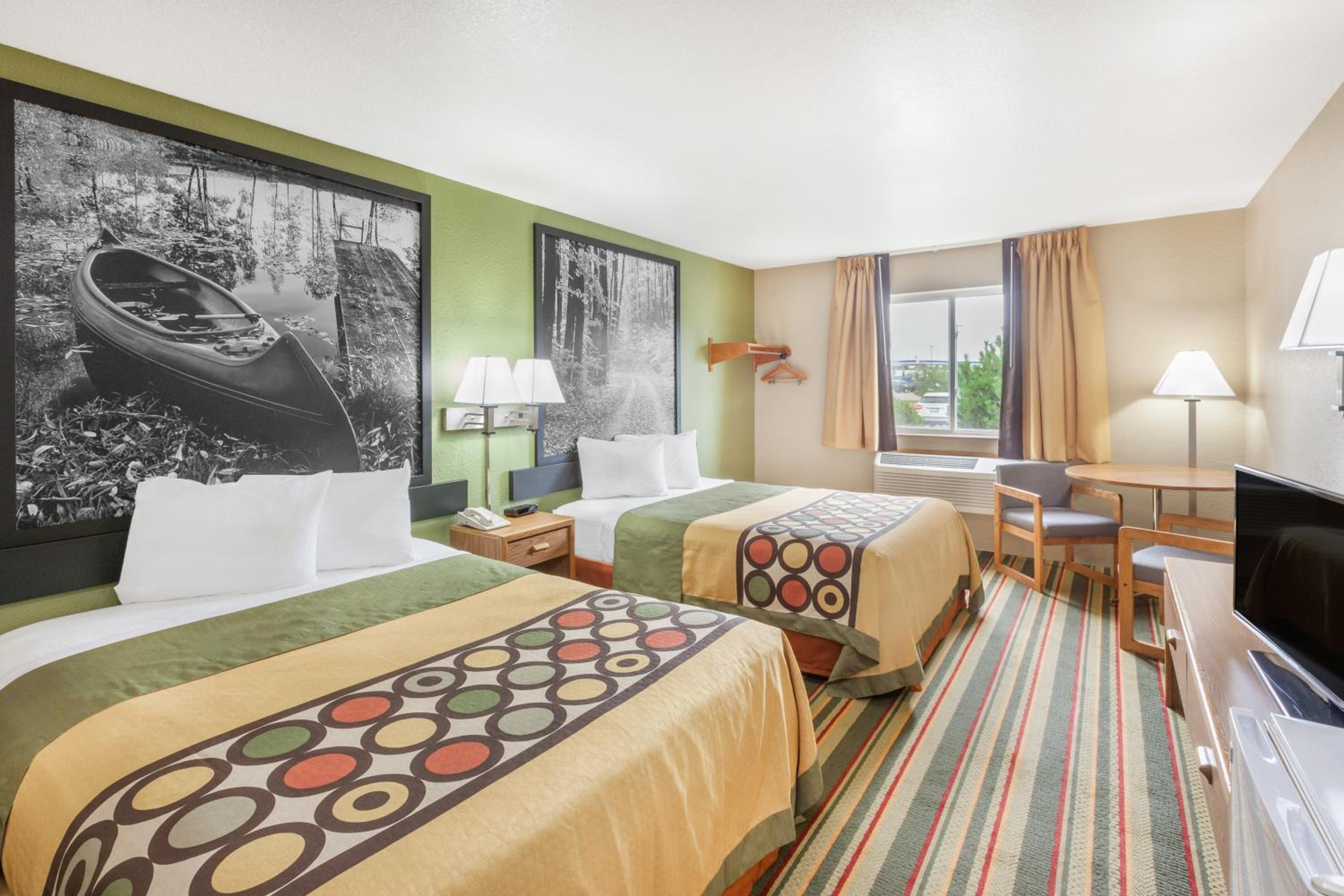 Queen Room with Two Queen Beds - Non-Smoking - Photo 1