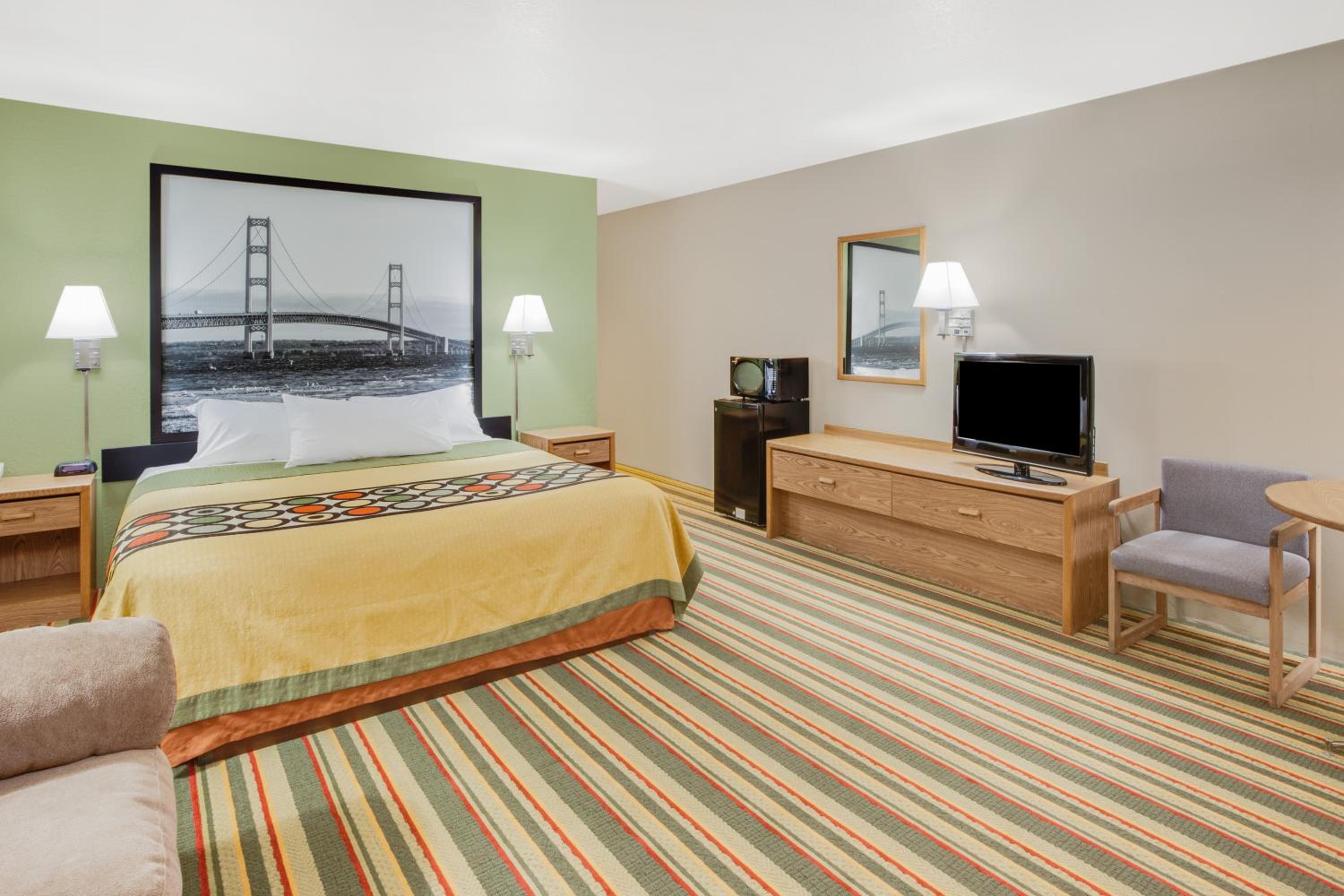 Deluxe King Suite - Non-Smoking - Photo 1
