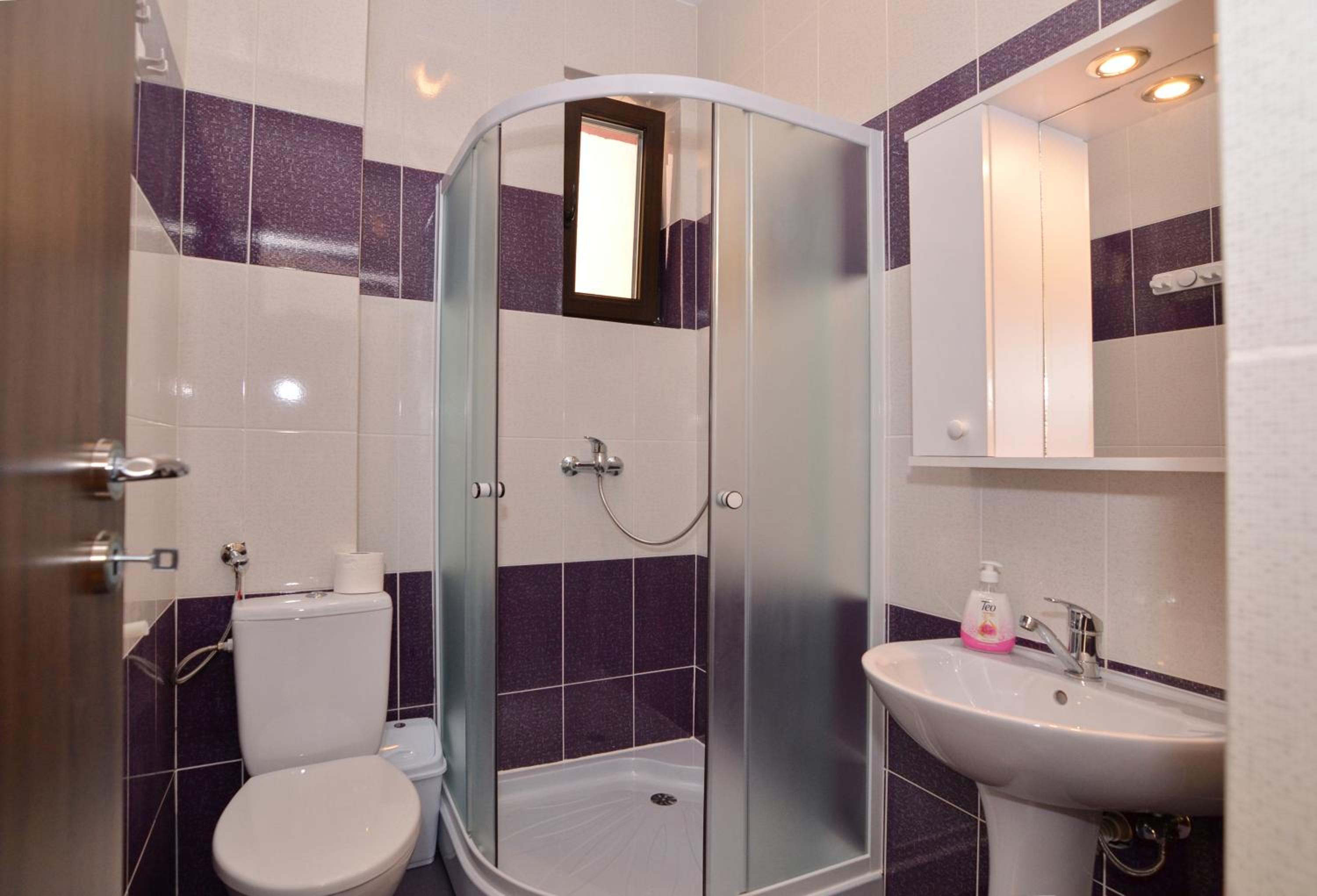 Double Room with Balcony - Photo 6