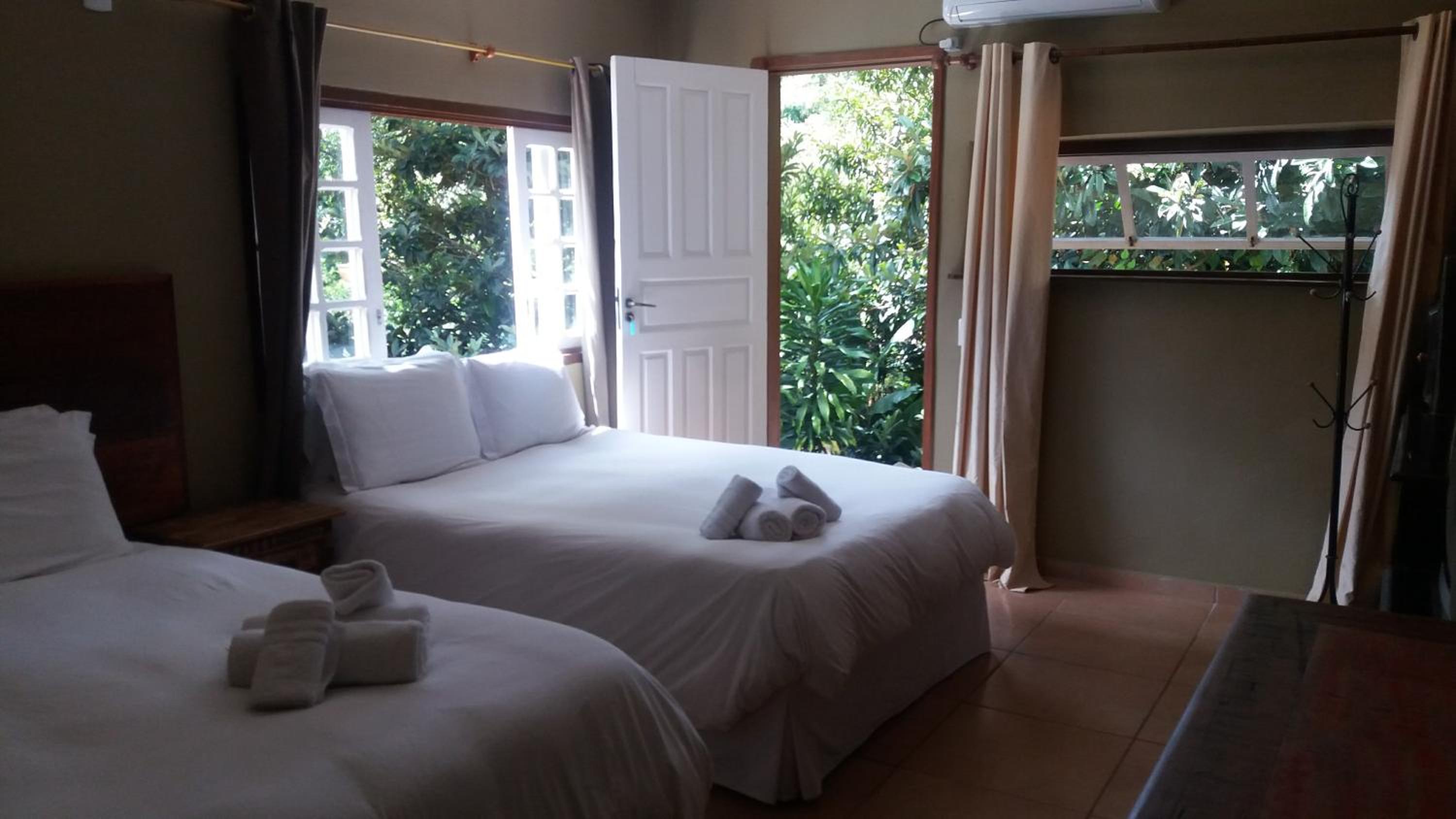Deluxe Suite With Air Conditioner photo 2