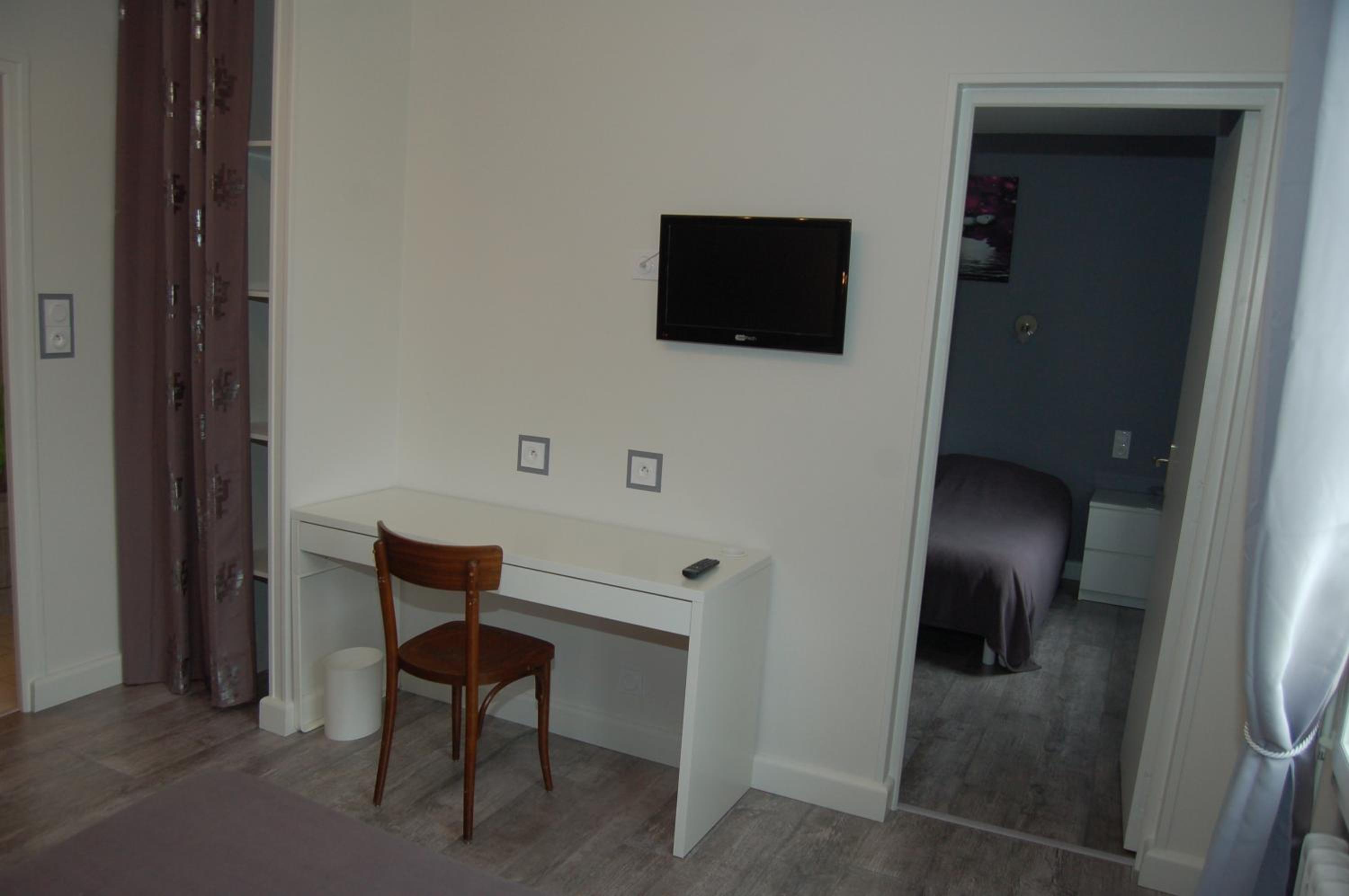 Family Room 14 - Photo 2