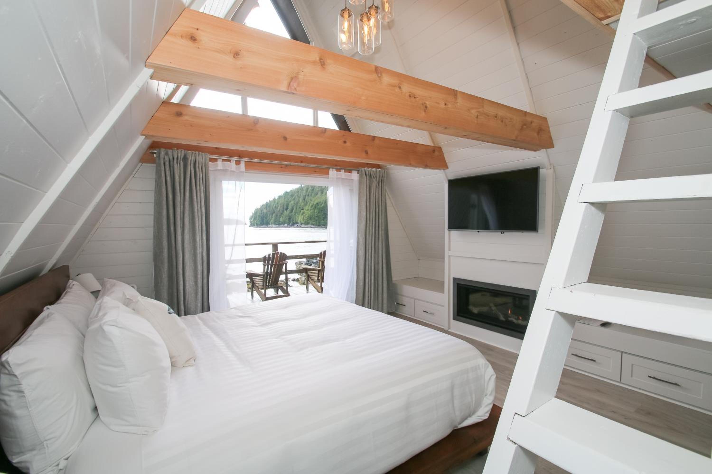 Oceanfront Cottage - Pet-Friendly photo 3