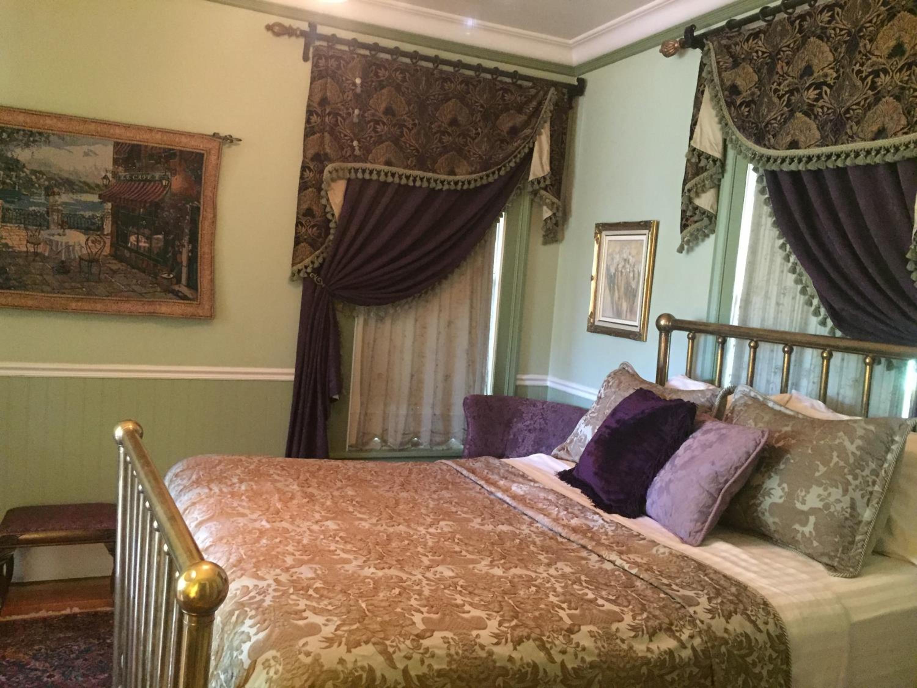 Queen Room with Private Bathroom - Disability Access #4 - Photo 4