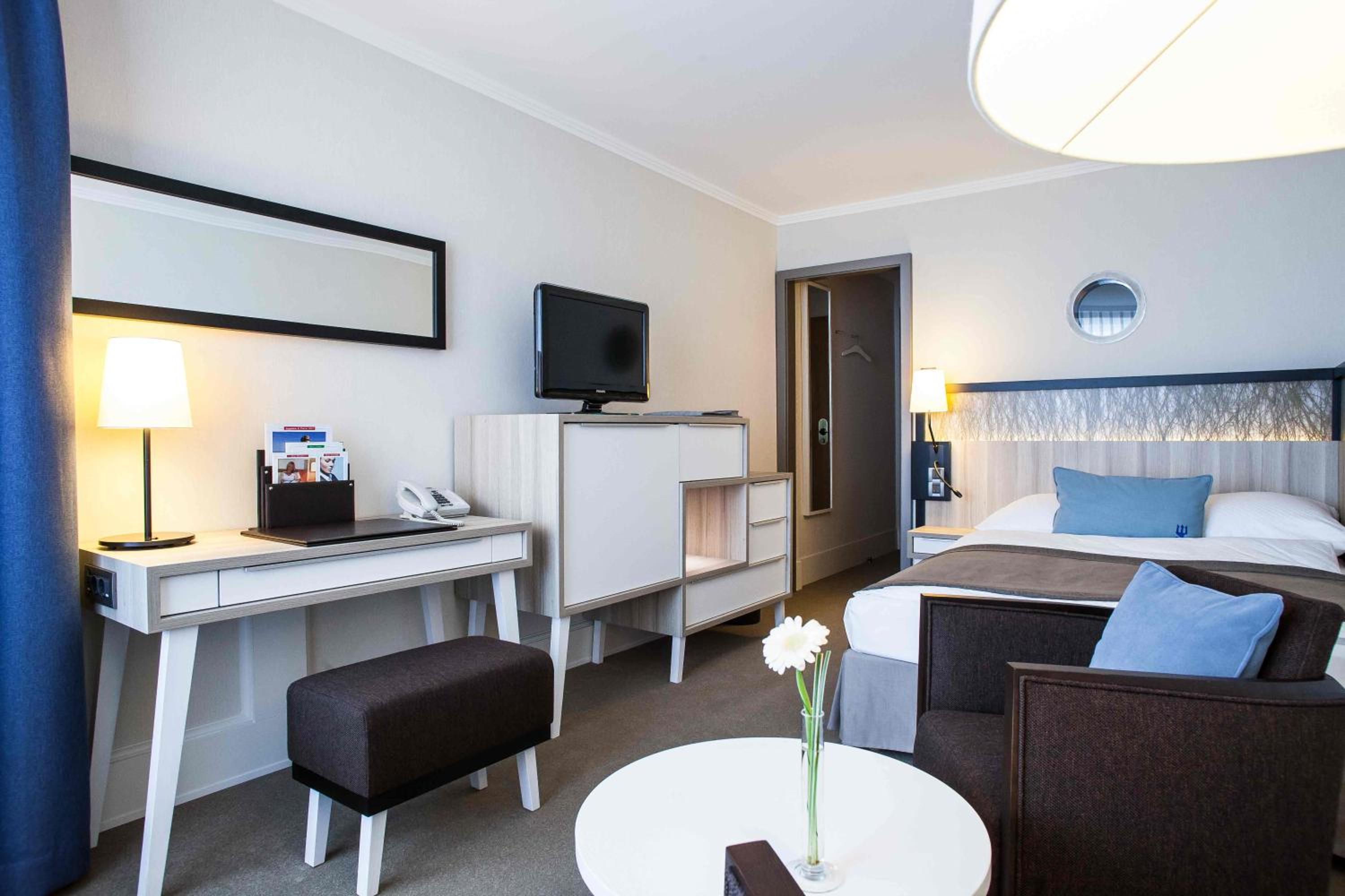 Single Room - Lower Floors photo 3