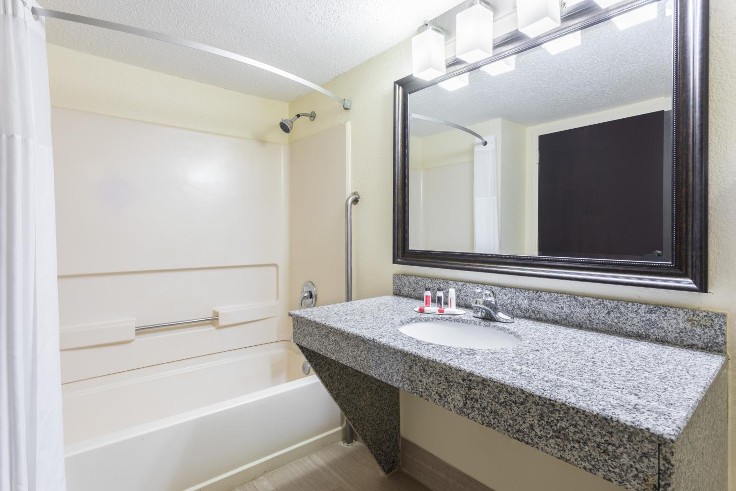 King Room - Disability Access/Smoking - Photo 3