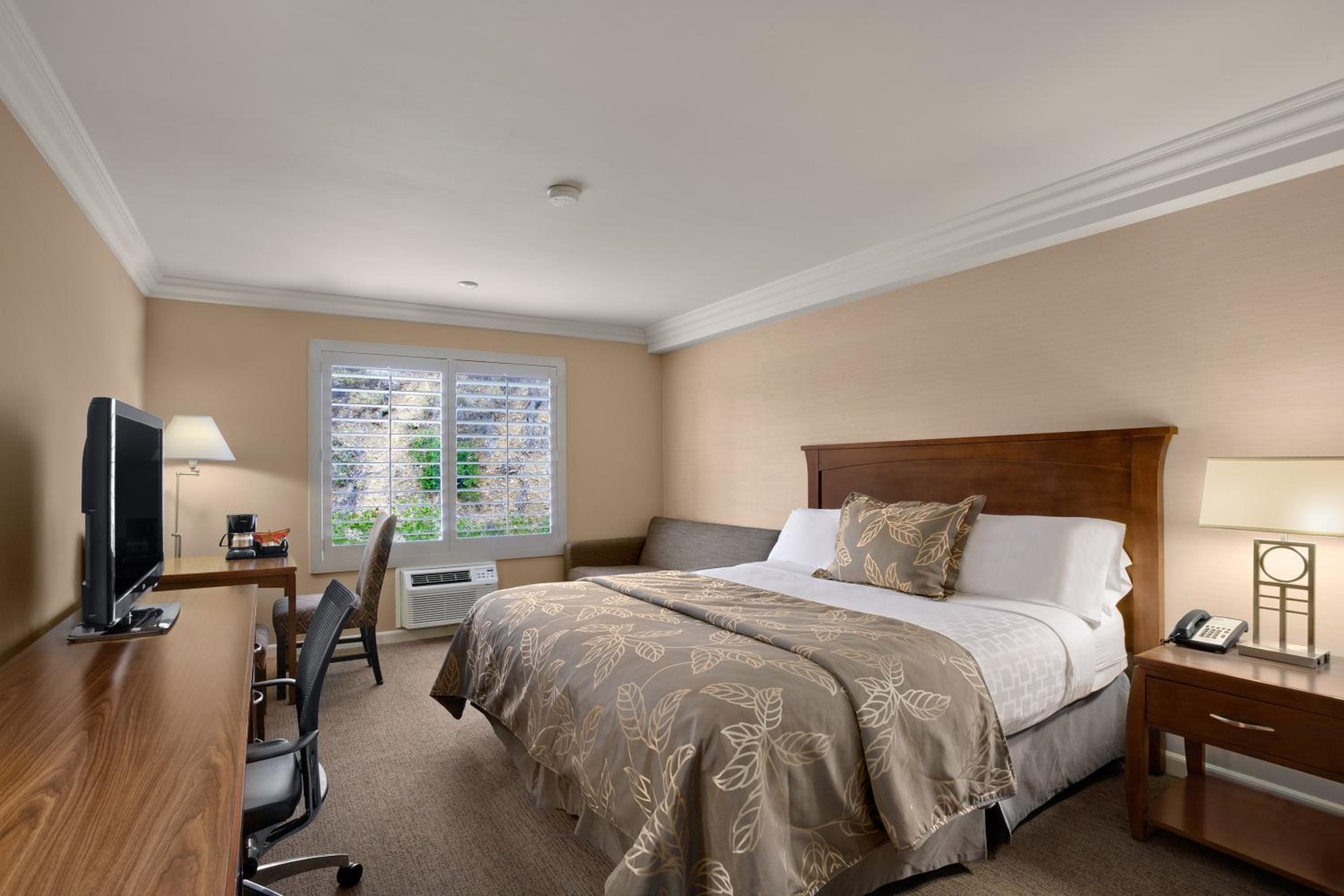 Premier King Room - Non-Smoking - Photo 3