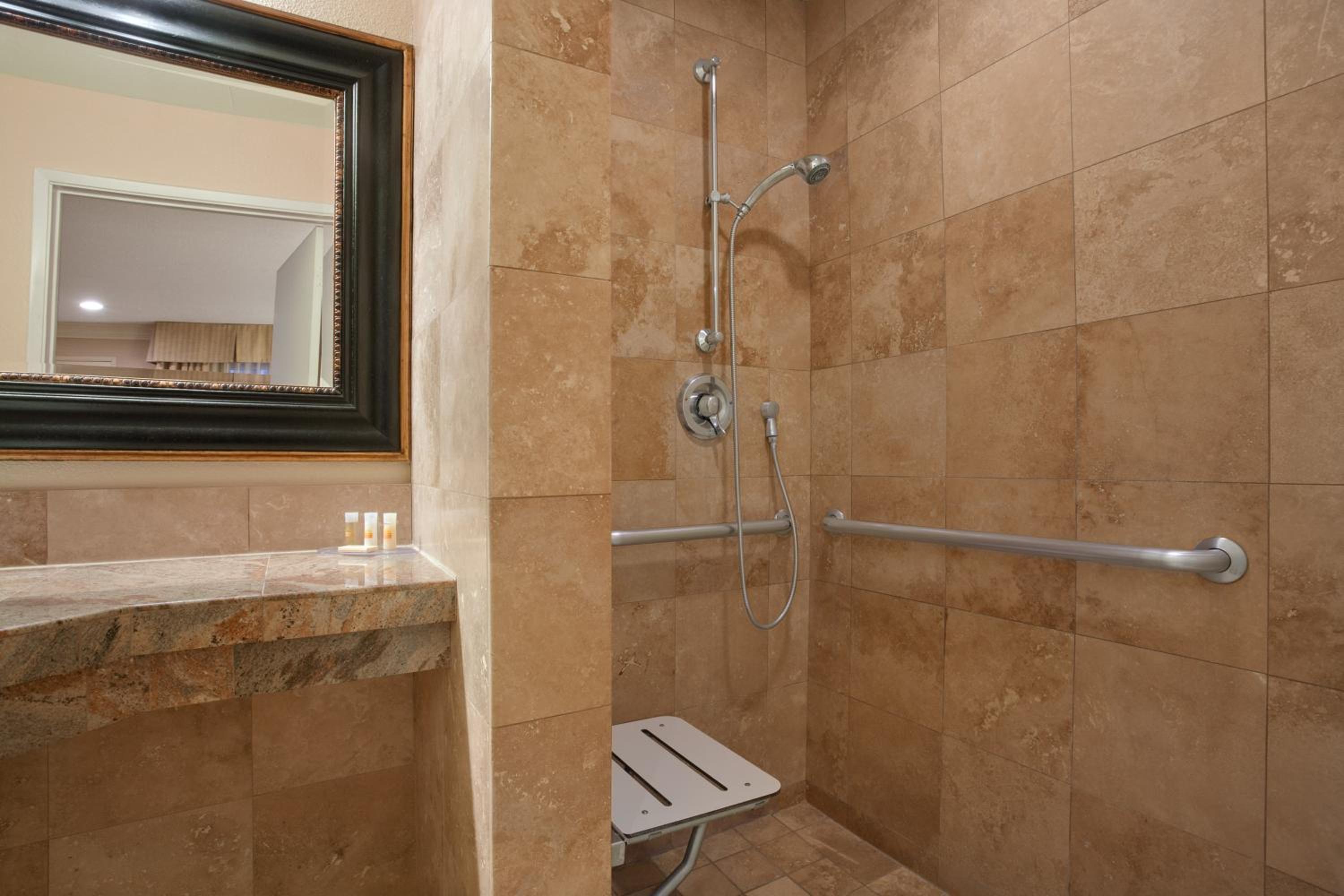 King Room with Mobility/Hearing Impaired Access - Non-Smoking - Photo 6