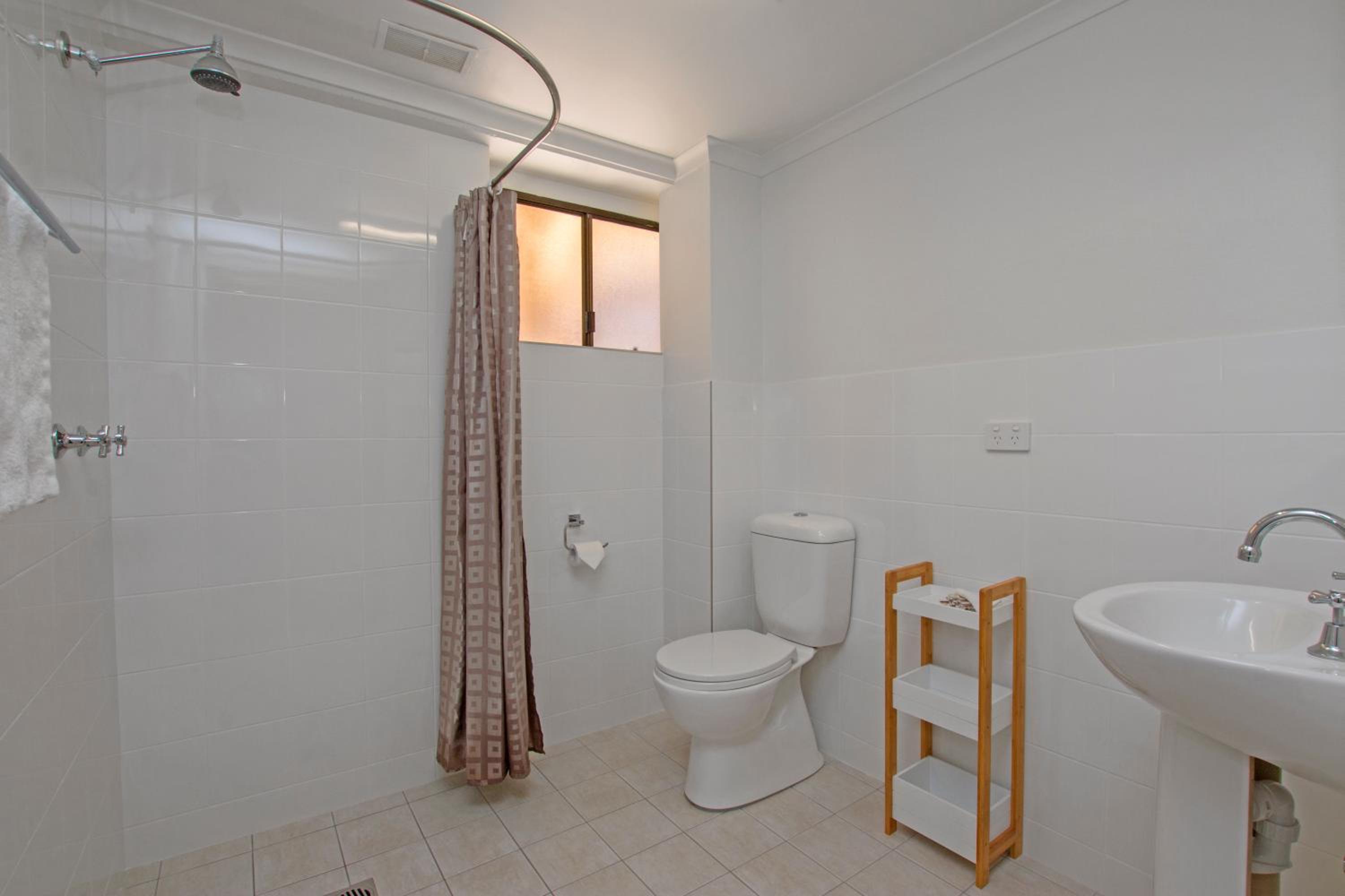 King Room - Disability Access photo 2