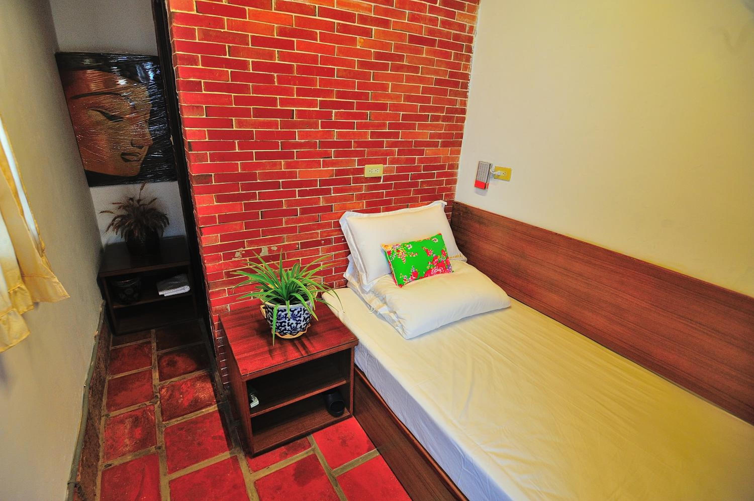 Single Room with Private Bathroom photo 3