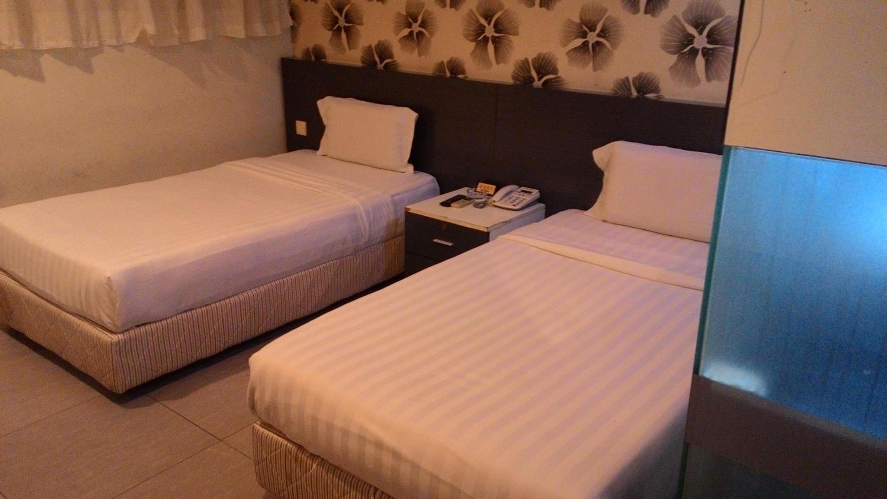 Standard Twin Room with No Window photo 3