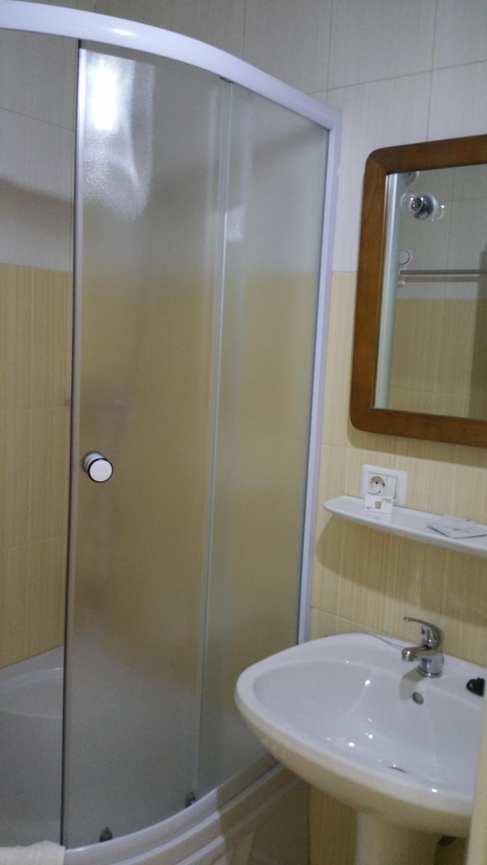 Twin Room with Bathroom photo 2